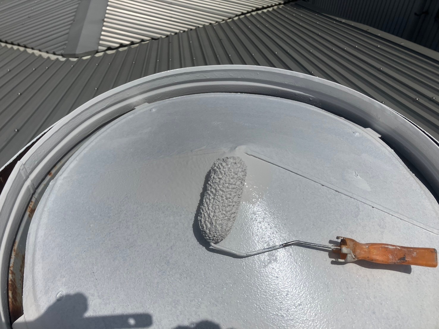 倉庫屋根工事。雨漏り工事。塗装