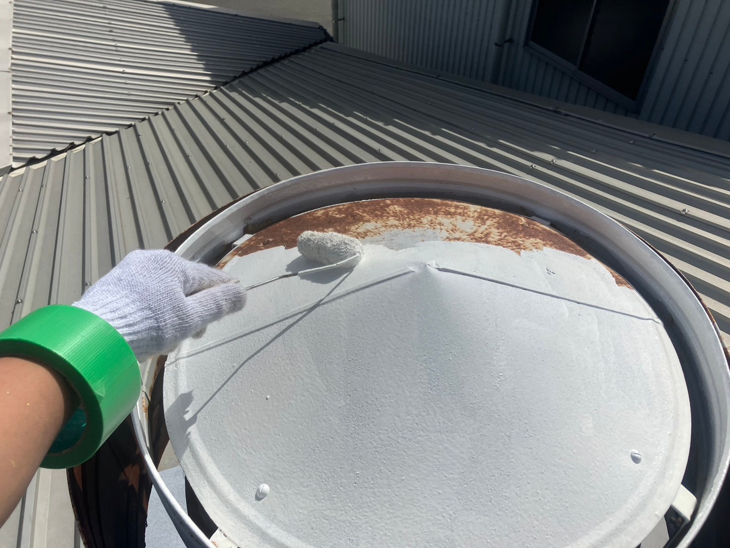 倉庫屋根工事。雨漏り工事。塗装