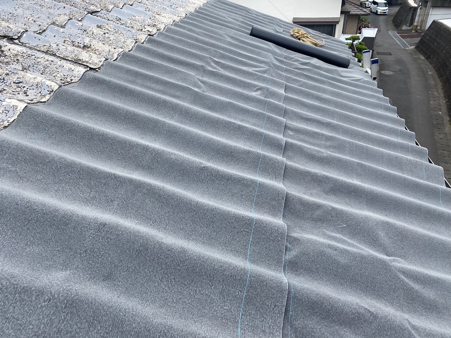 福岡市博多区の屋根の劣化、防水シート施工