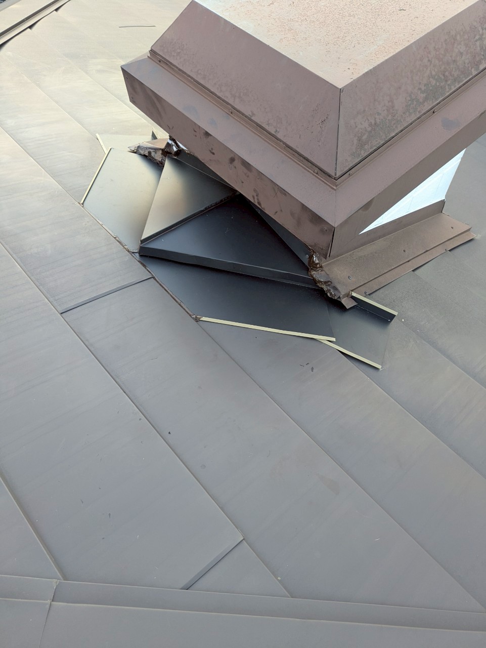 四日市市換気煙突の板金修理