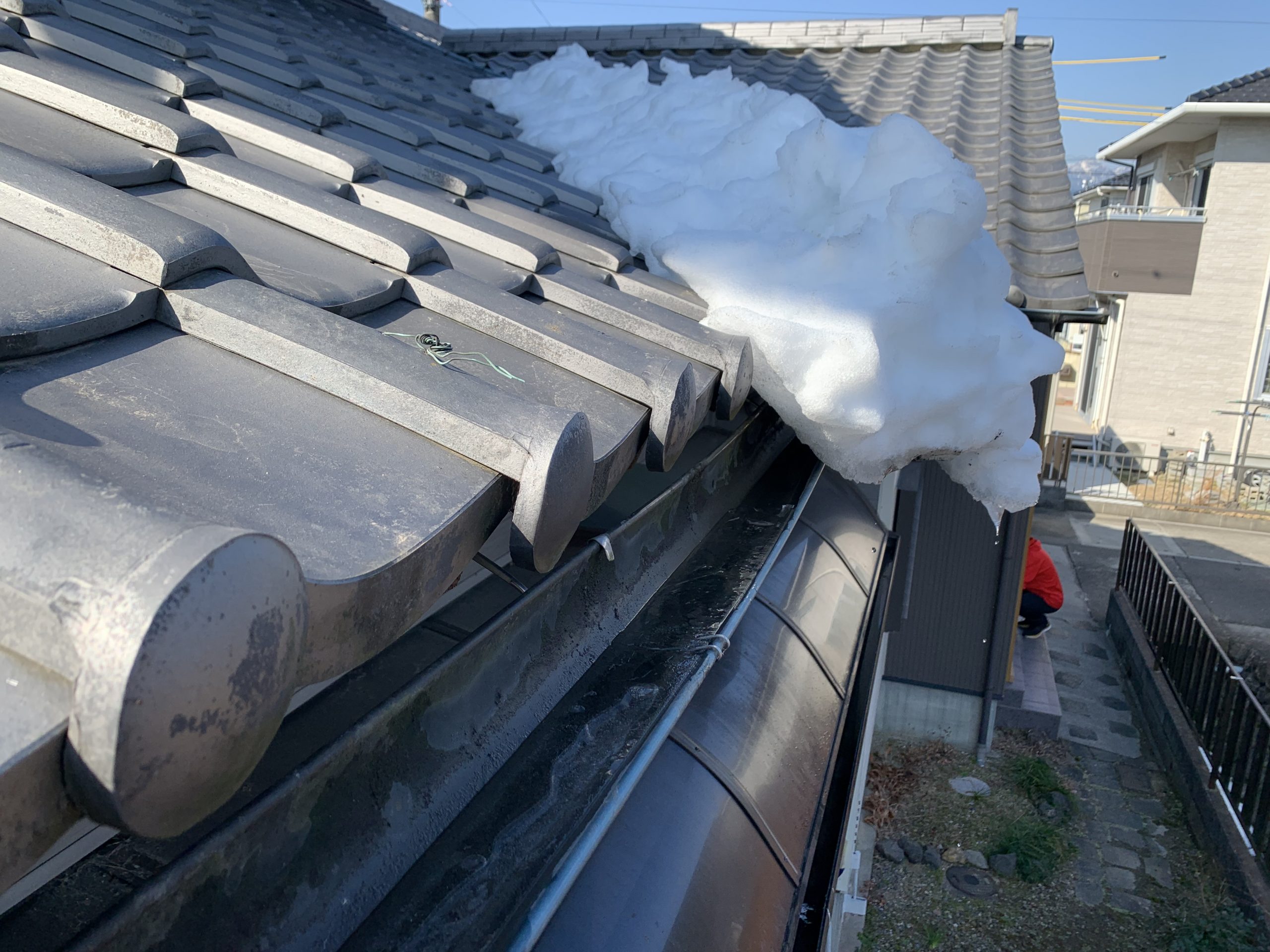 四日市市の雪害による雨樋破損