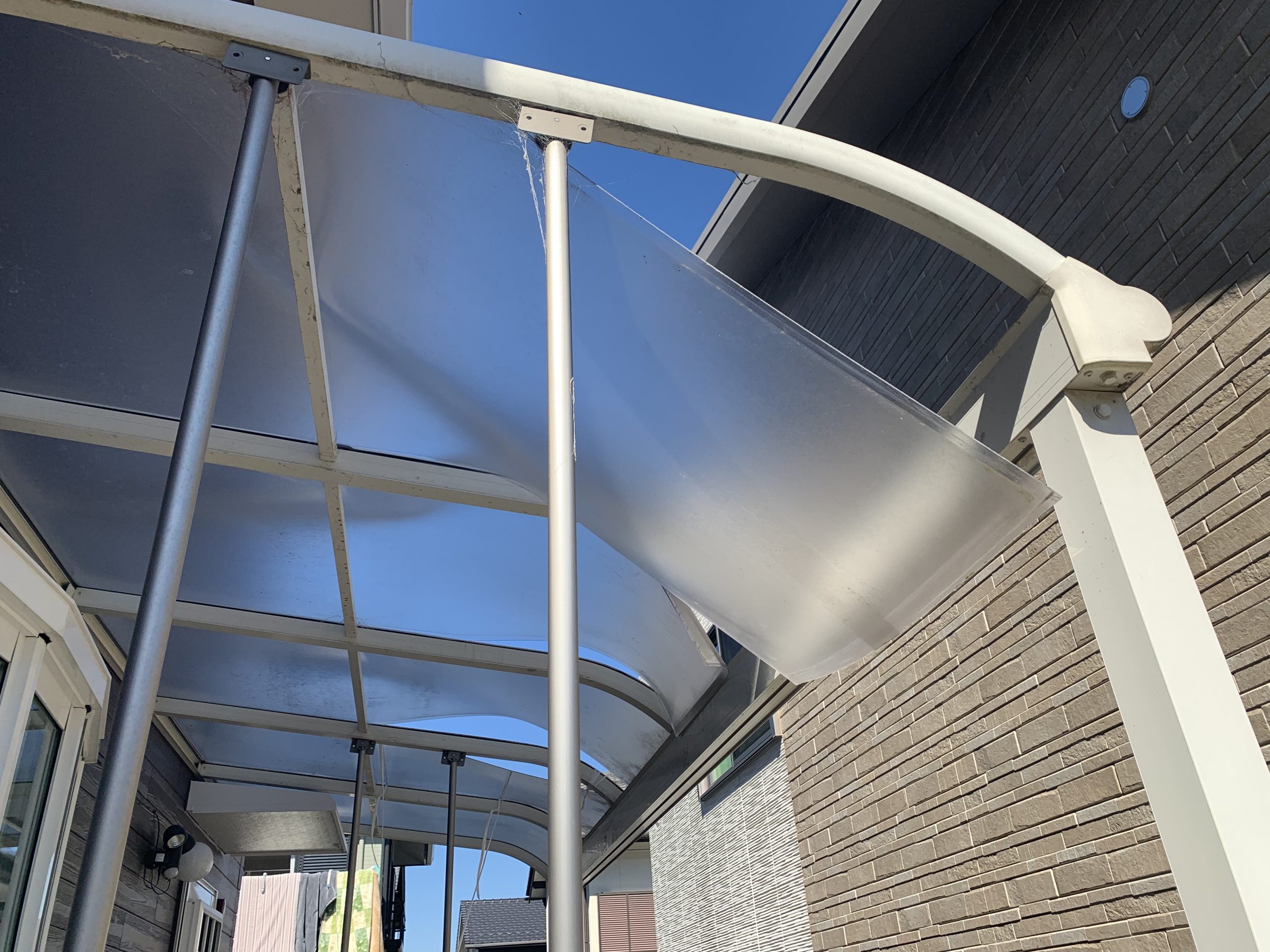 四日市市の雪で壊れたテラス