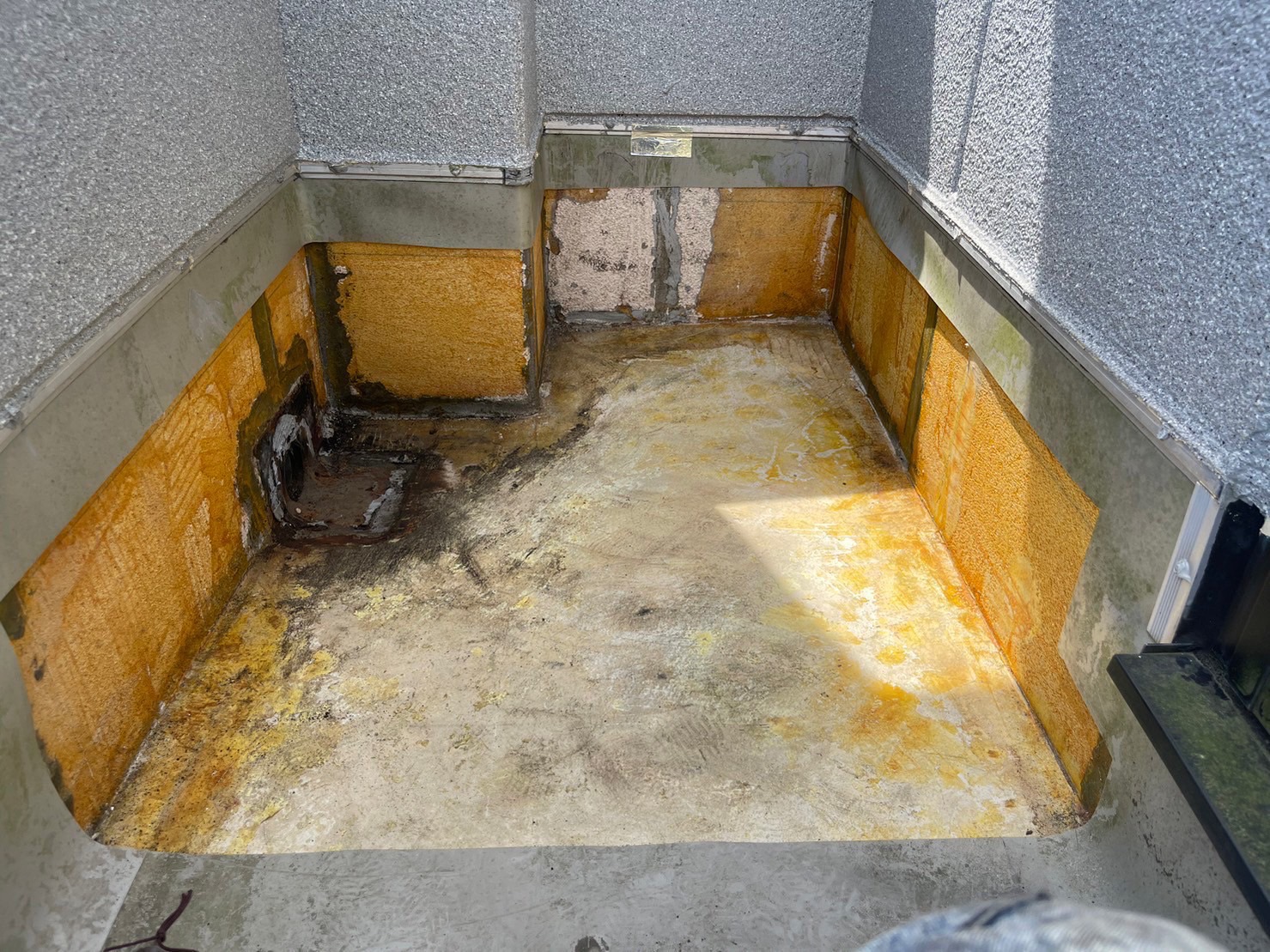 桑名市ベランダ防水劣化状況