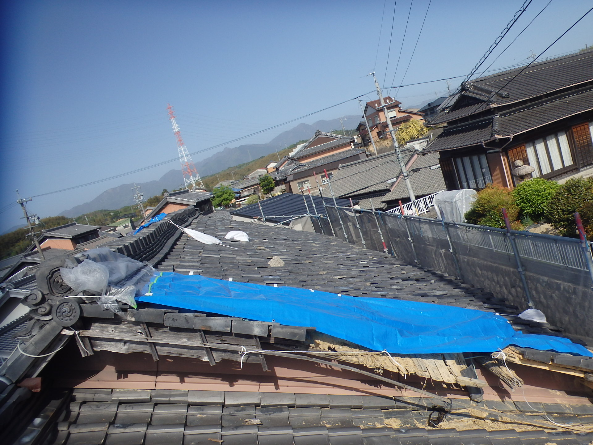 土葺き瓦屋根の破損