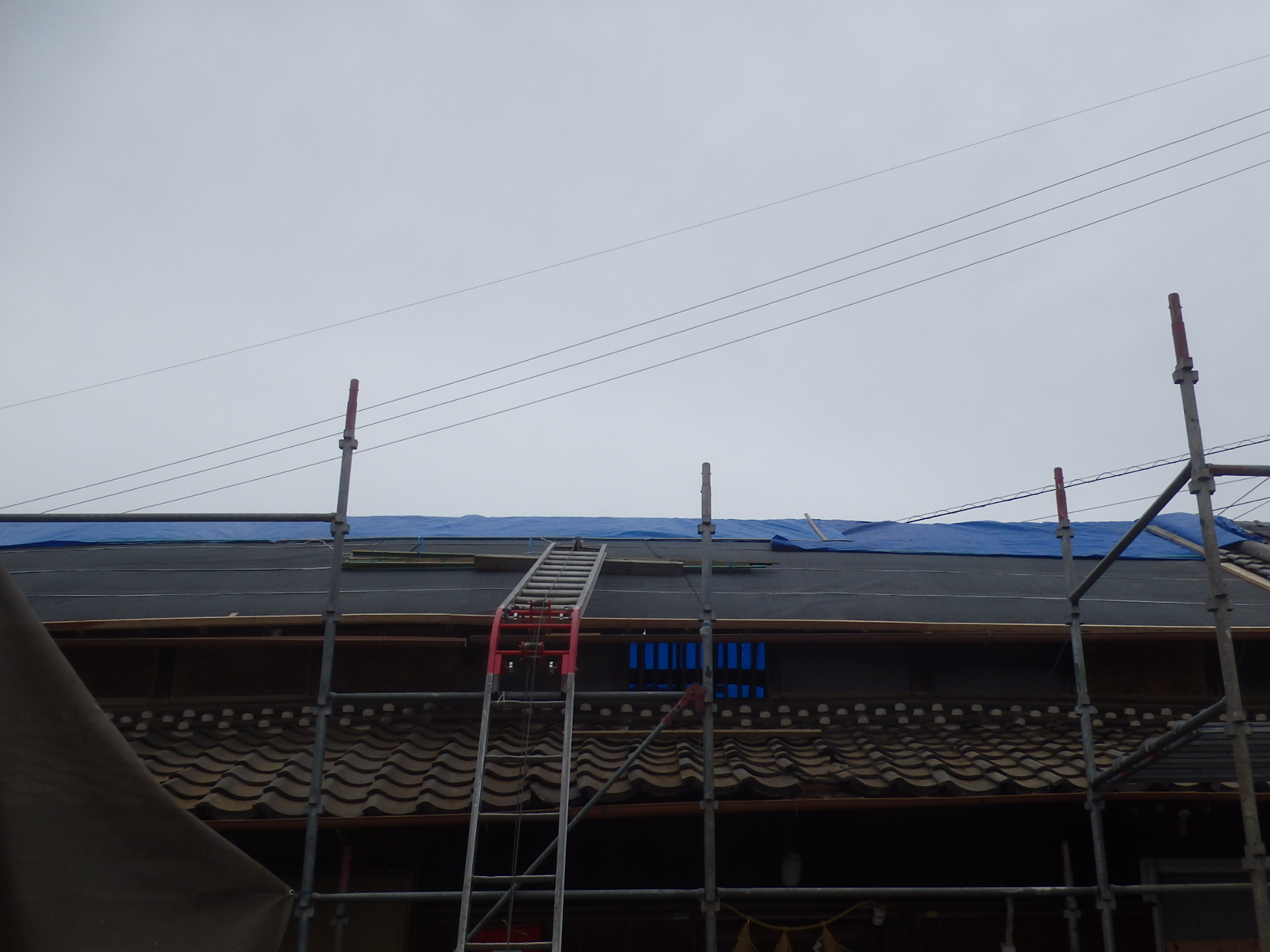 玄関上の屋根下屋