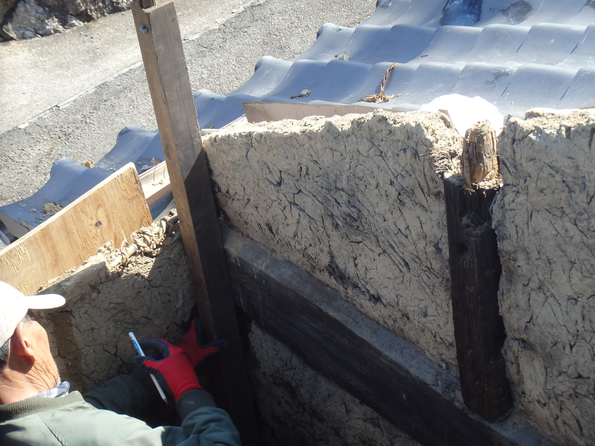 屋根瓦の柱腐食