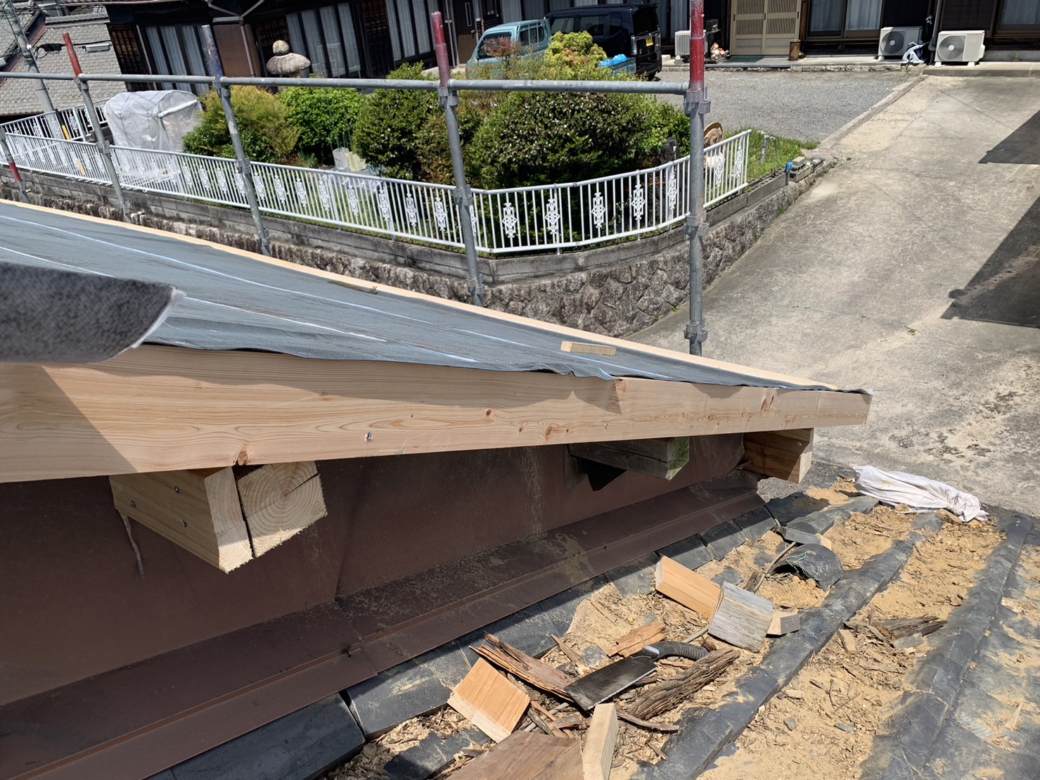 瓦屋根の葺き替え工事破風板の取付け