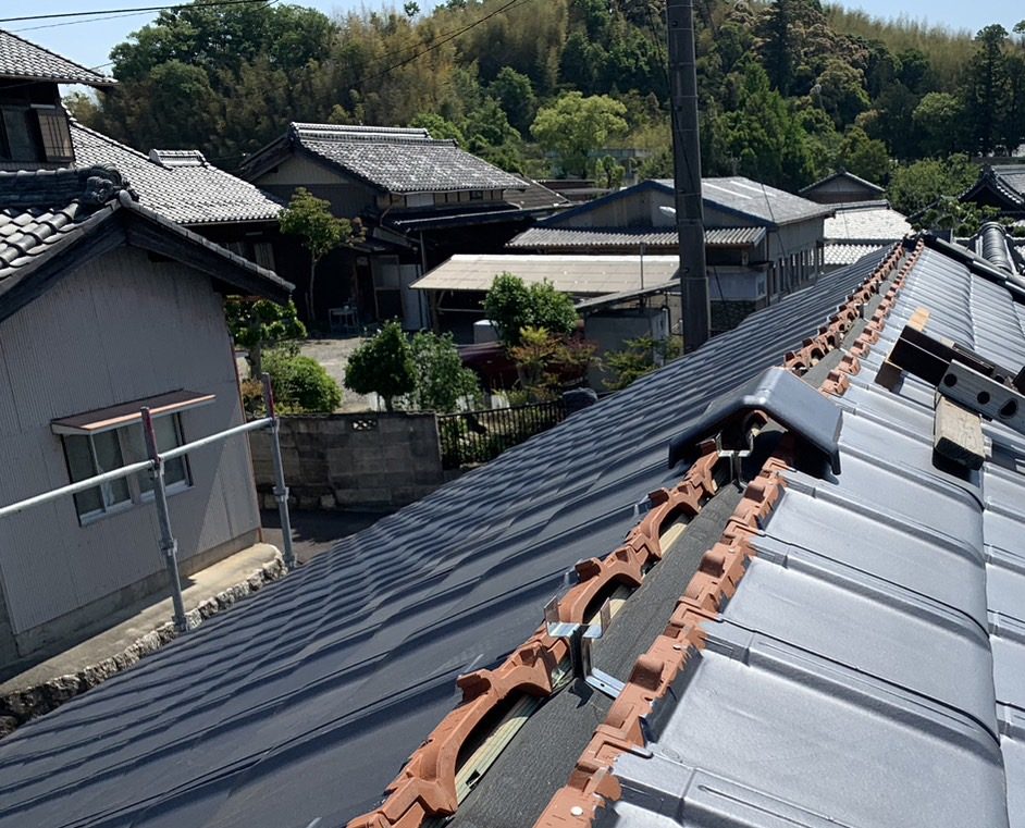 瓦屋根葺き替え大棟冠瓦葺き作業