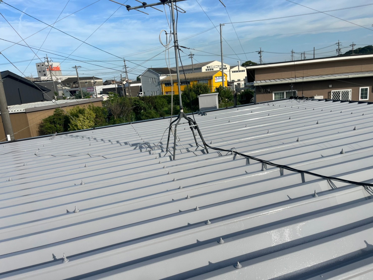 四日市市の錆びた折板屋根の塗装