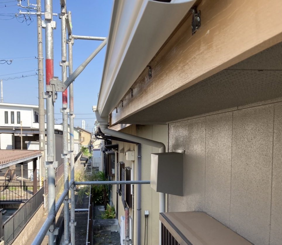 四日市の雨樋横樋取付け