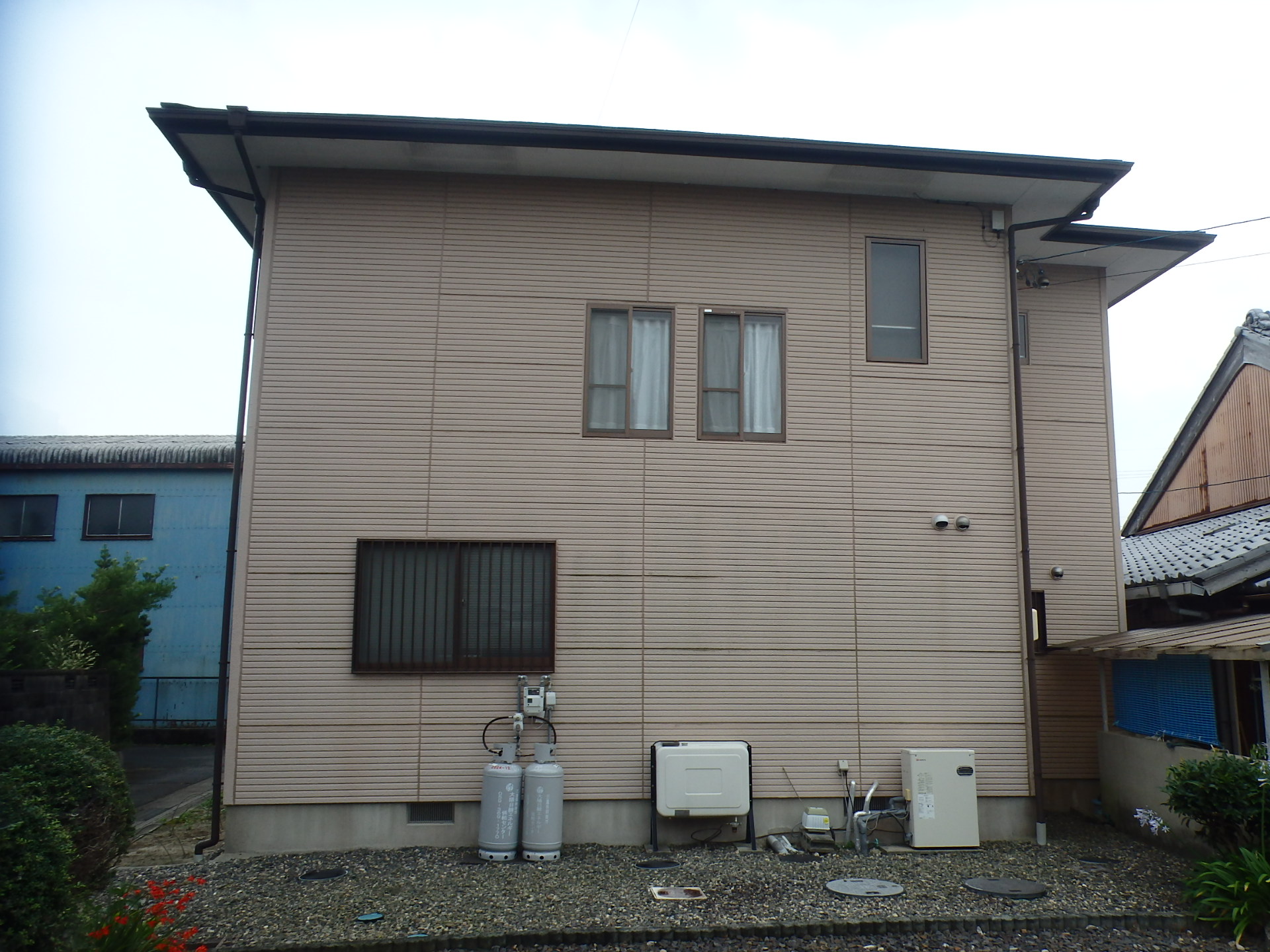 鈴鹿市にて街の屋根やさん四日市店が施工した、外壁塗装工事のお宅施工前