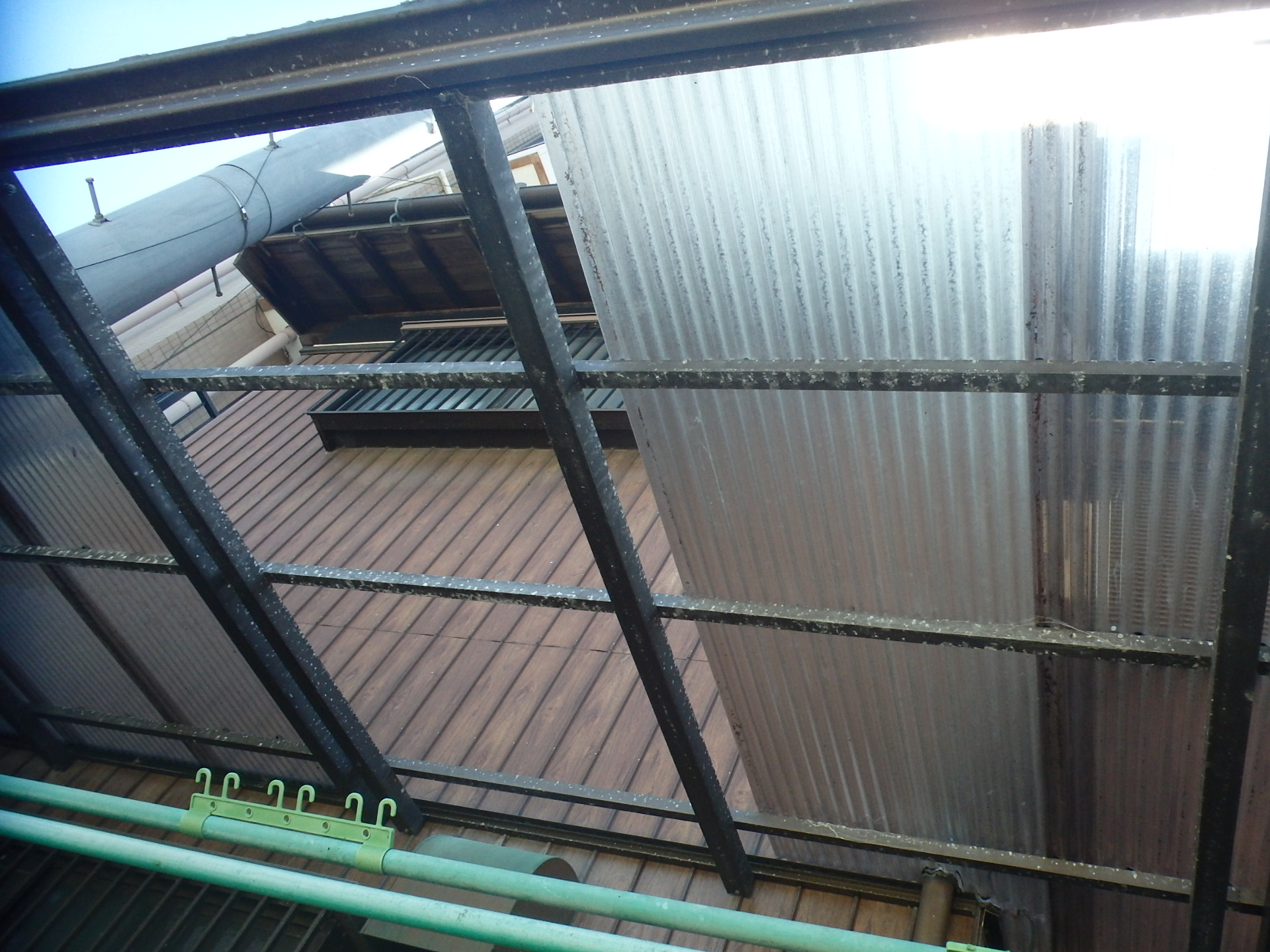 津市波板ポリカの飛来２