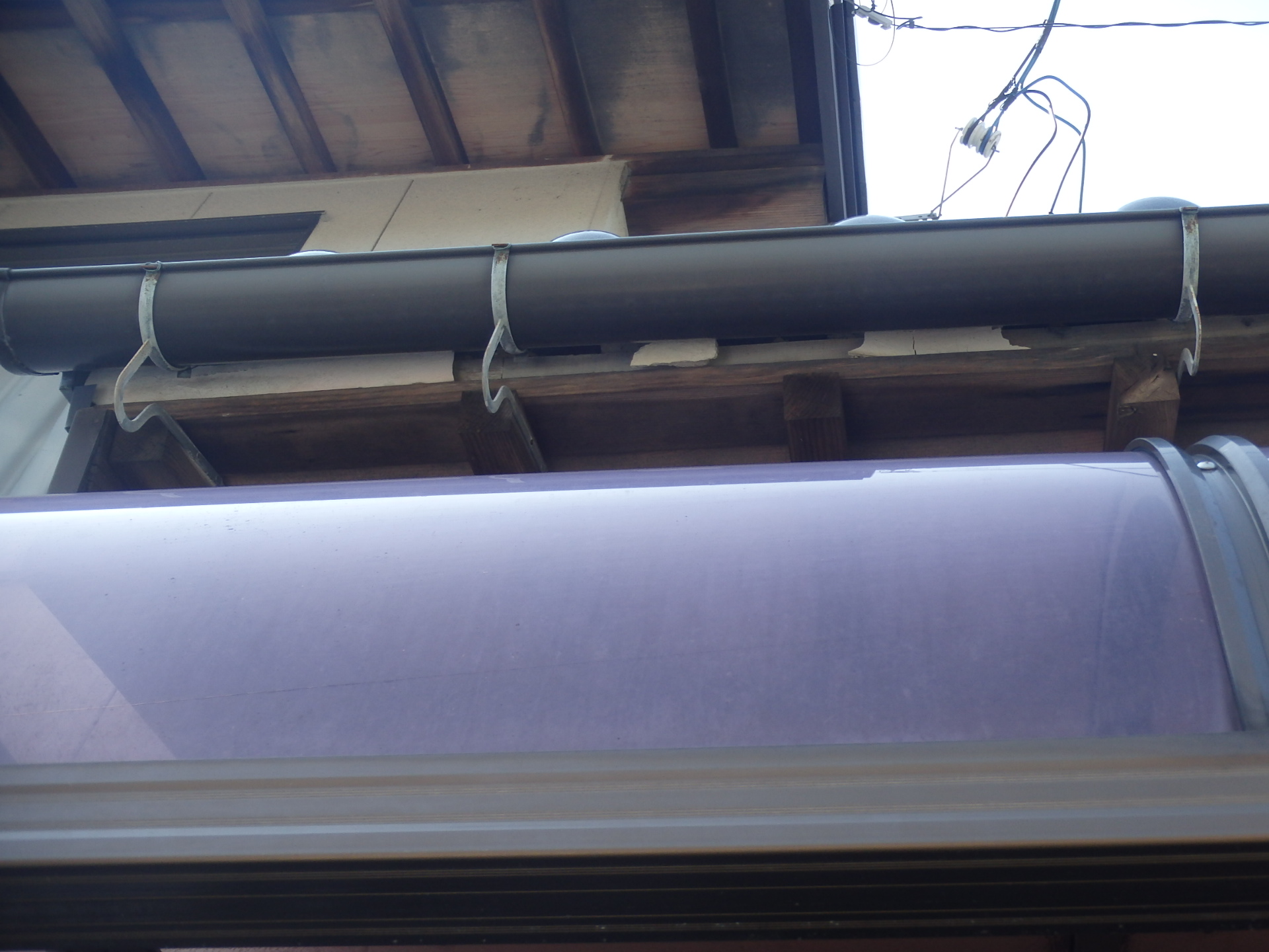 四日市市鼻隠しから漆喰落下状況２