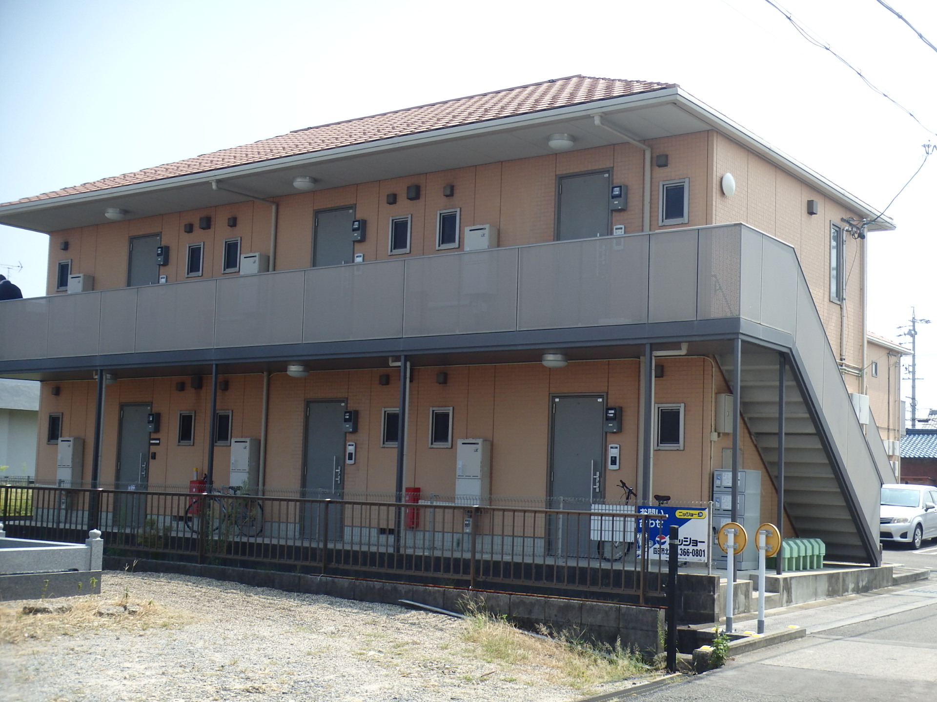 四日市市のアパートの全景