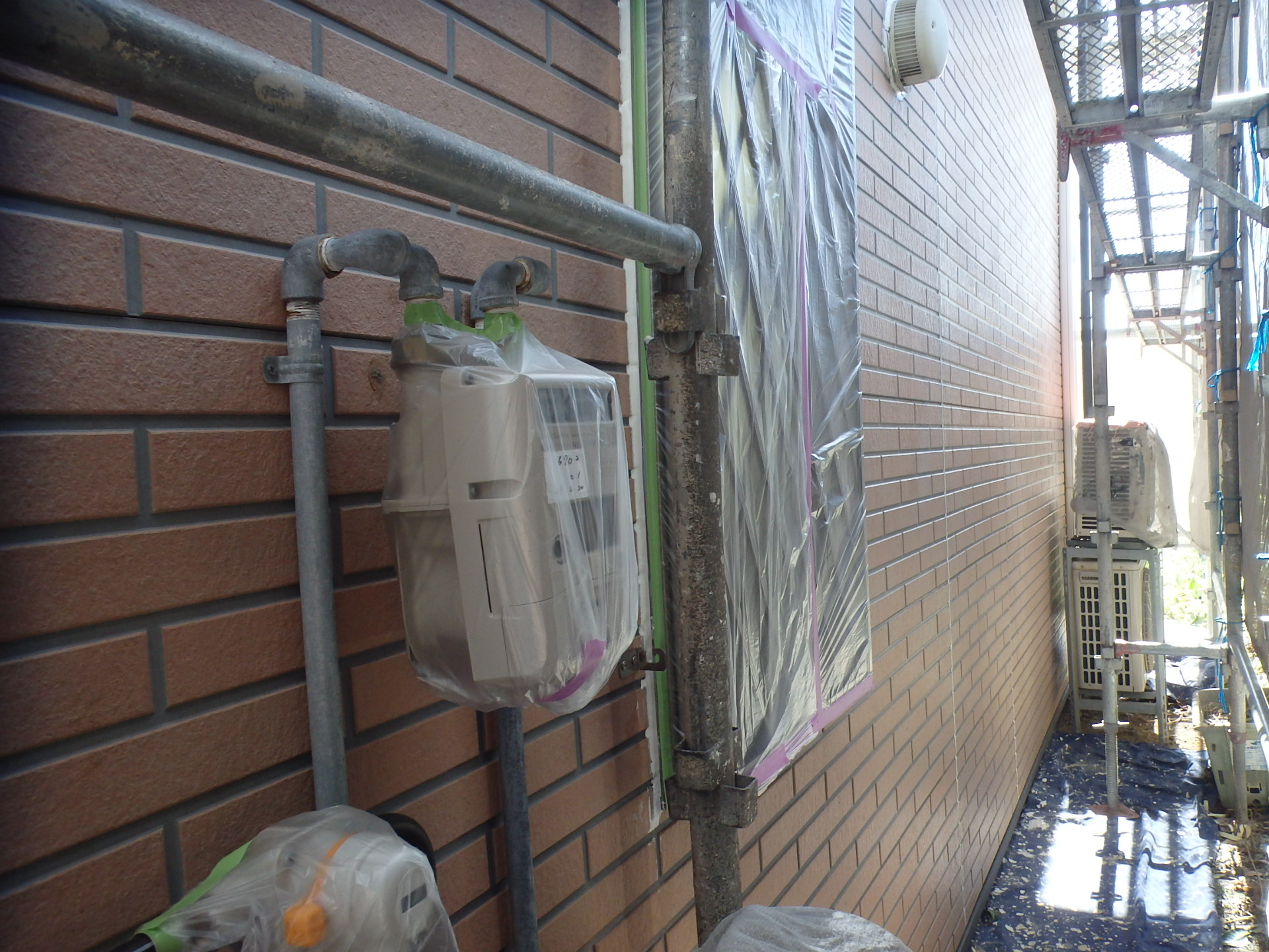 四日市市の方へ外壁・屋根塗装工事、塗装の養生作業