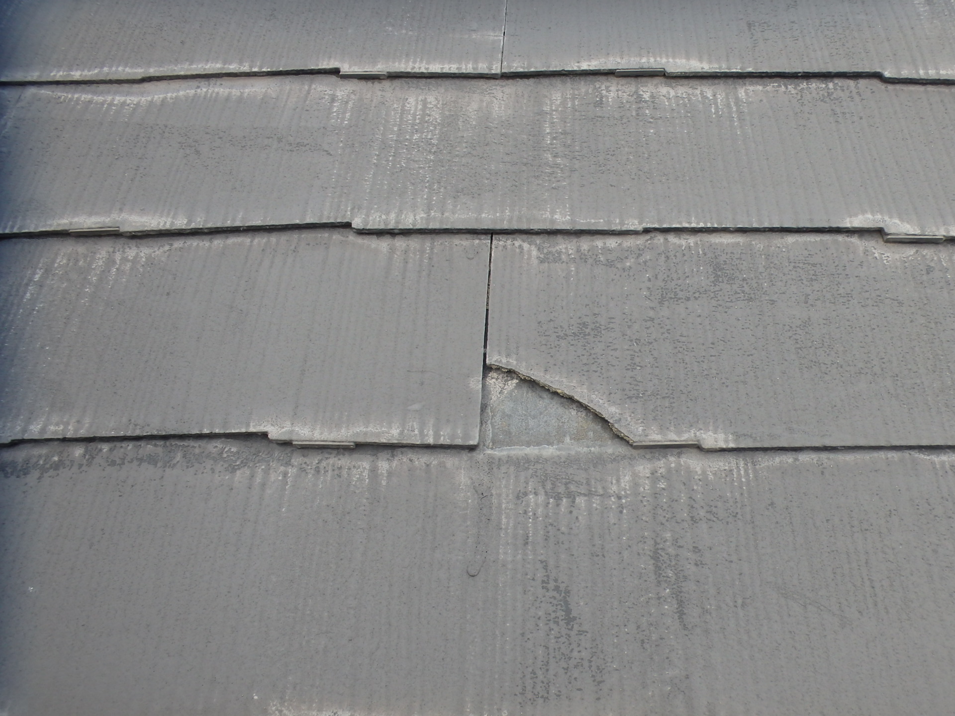 四日市市のスレート屋根劣化カケ