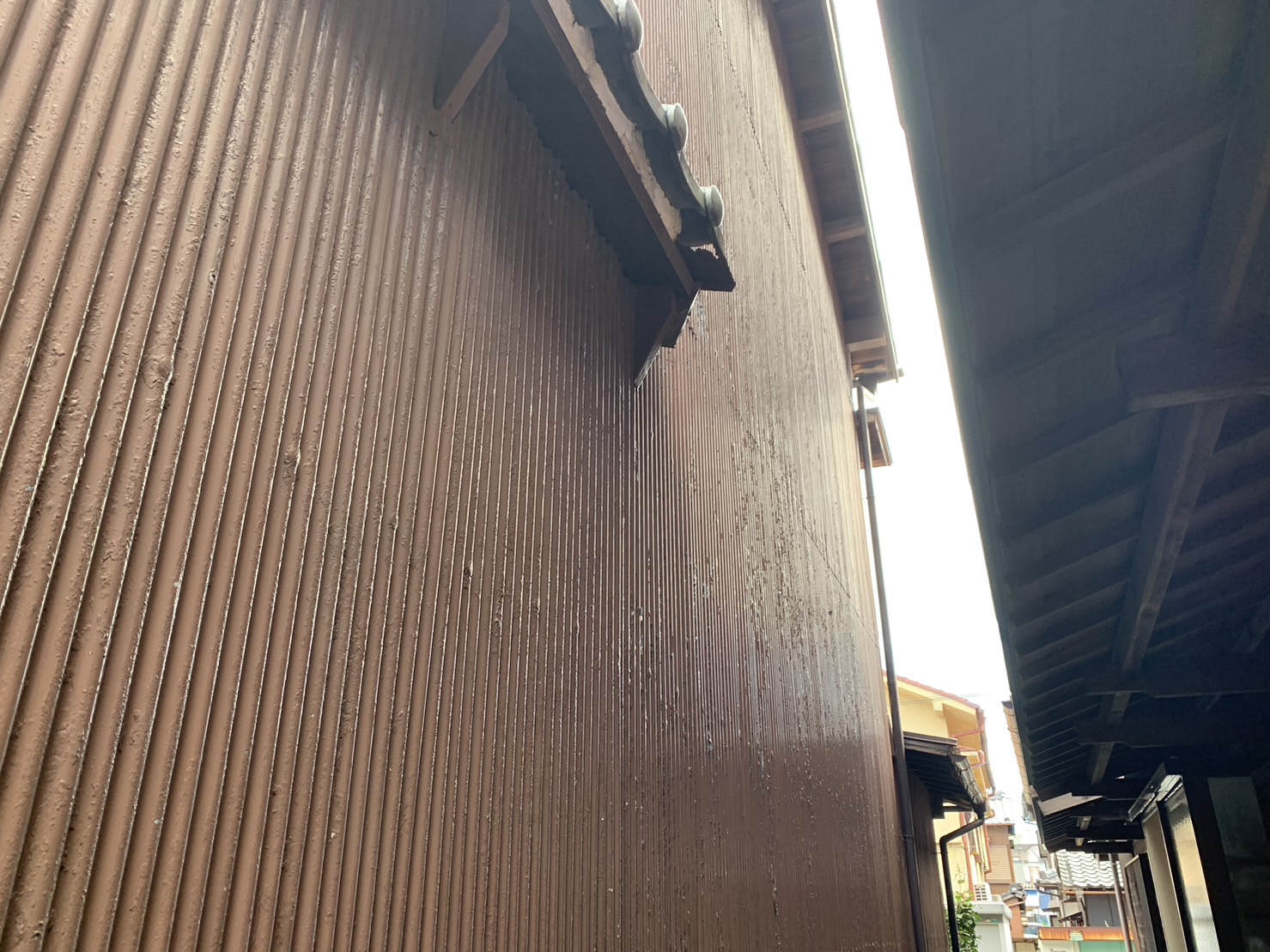 四日市市の再建築不可物件外壁波トタン劣化