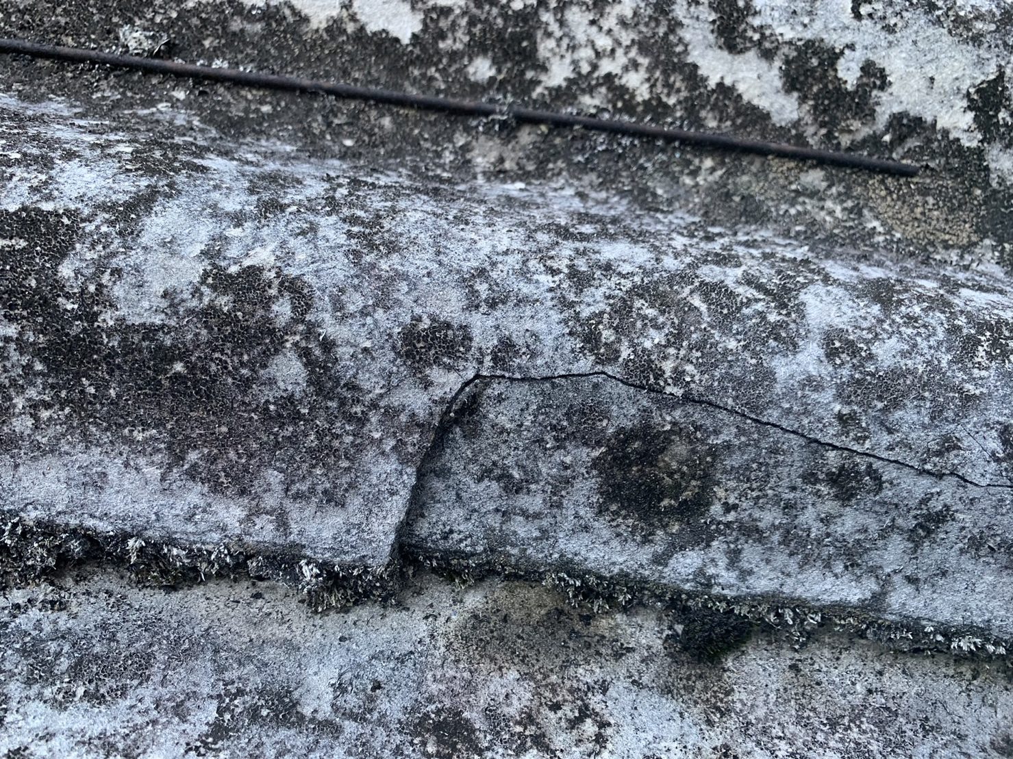 四日市市の店舗スレート波板屋根に割れ