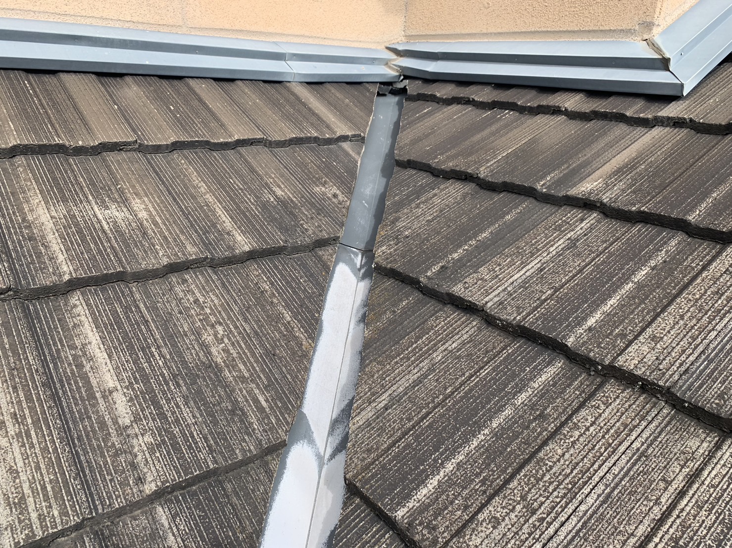 四日市市のお宅雨漏れ谷板金調査