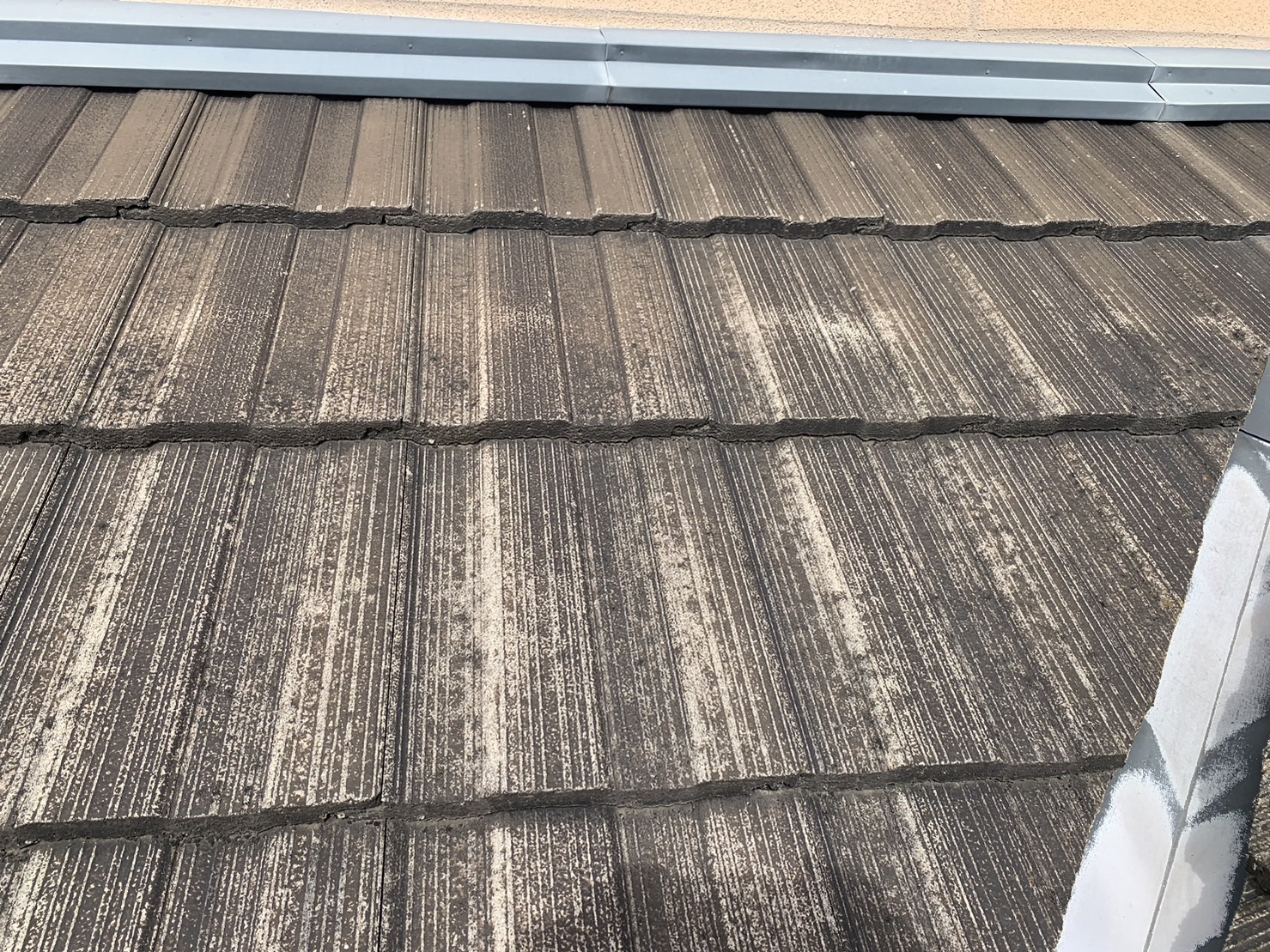 四日市市のお宅雨漏れセメント瓦調査