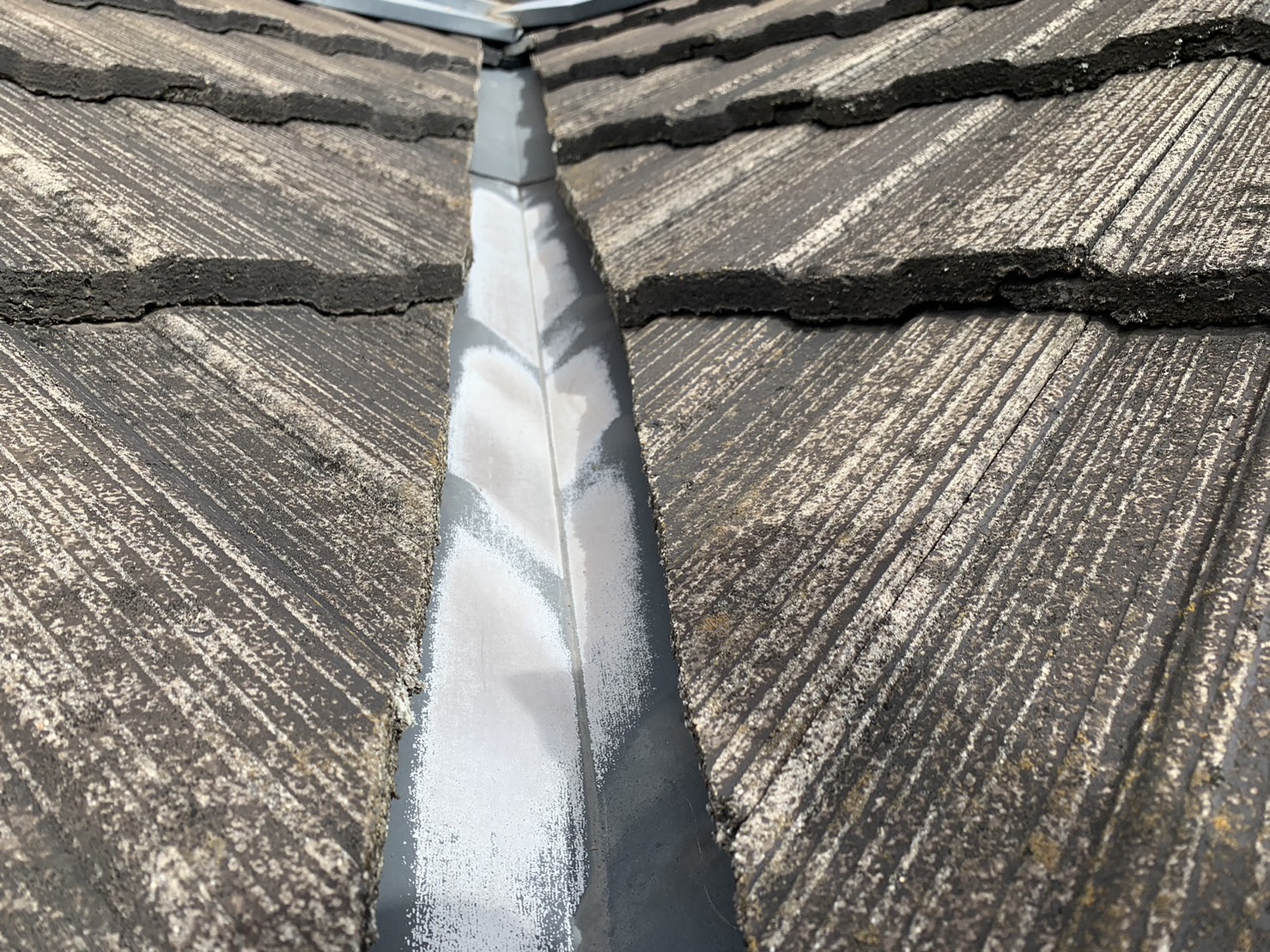 四日市市のお宅雨漏れ谷板金拡大調査