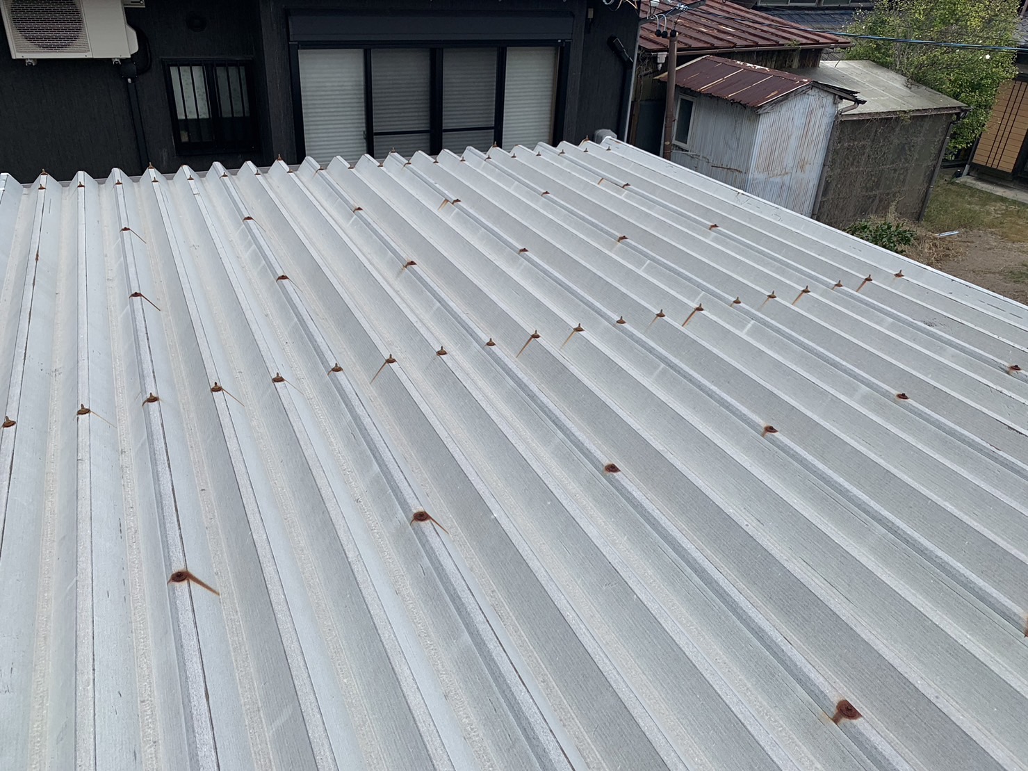 四日市市折板屋根の車庫状態確認