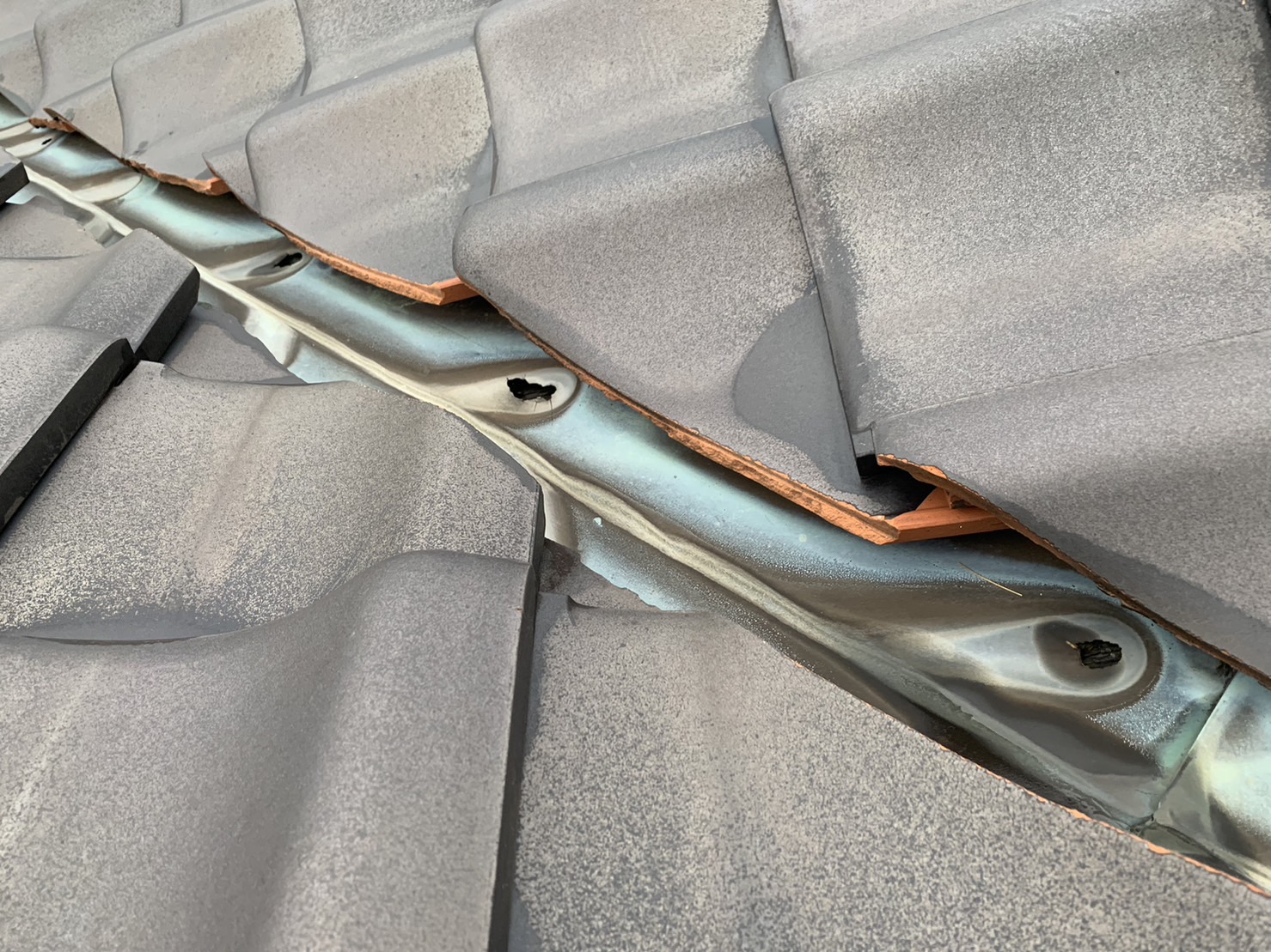 四日市市谷板金からの雨漏り