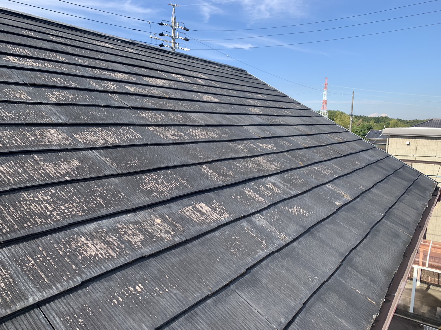 桑名市の招き屋根カラーベストの劣化状況です