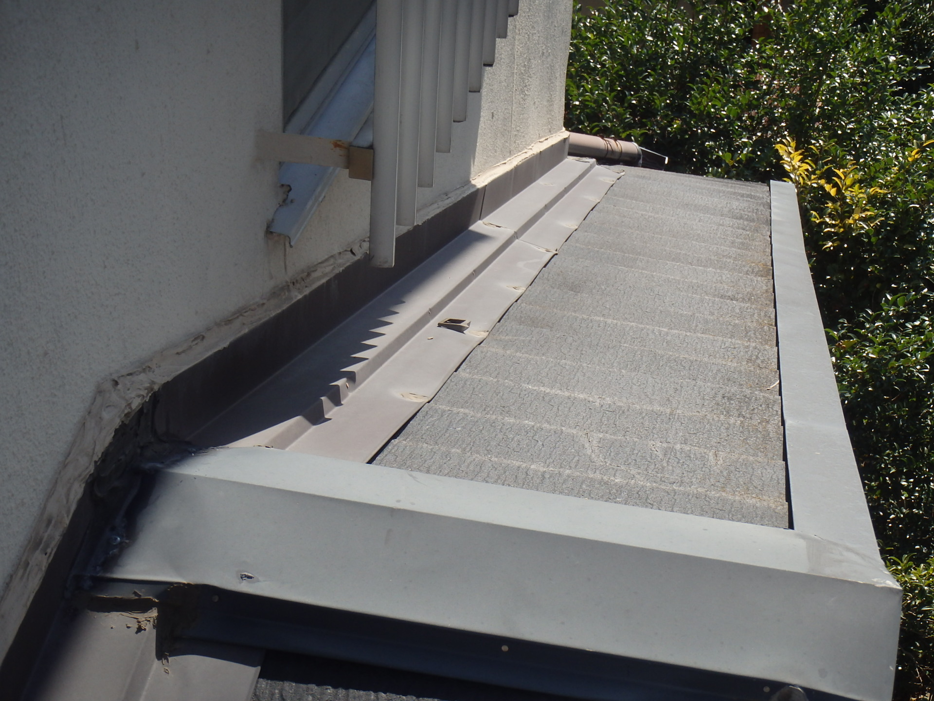 東員町の１階屋根材カラーベスト劣化