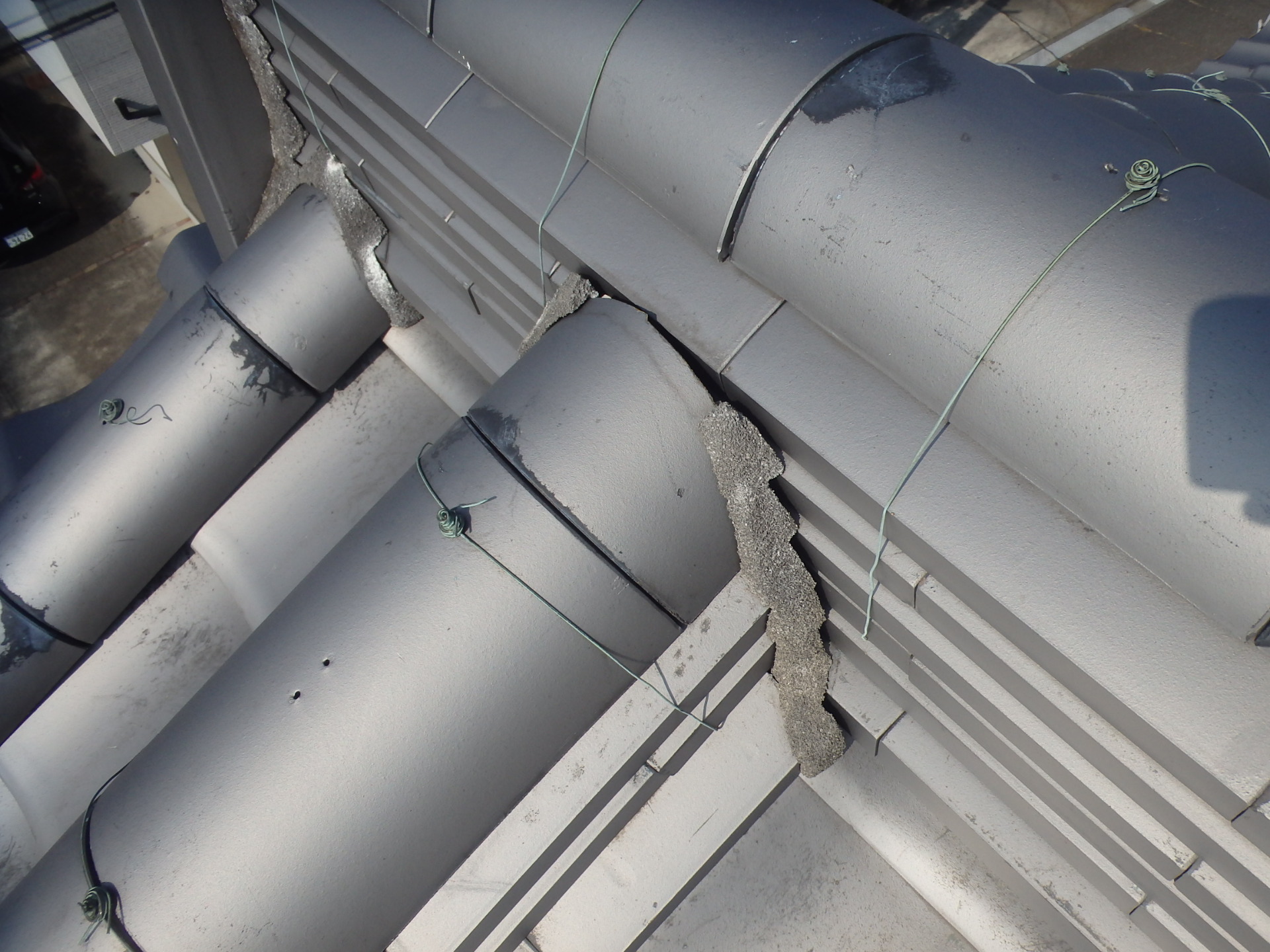 立派な日本家屋の漆喰の剥がれ