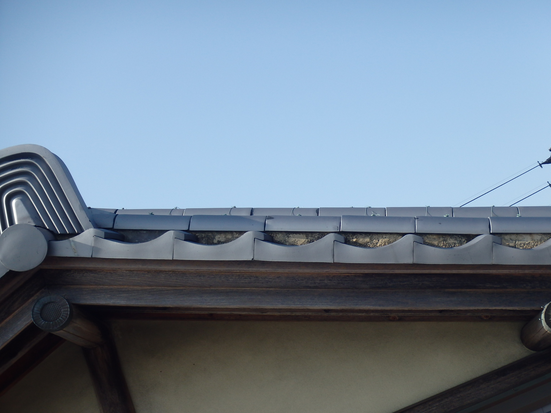 四日市市の屋根瓦風切丸外側漆喰の剥がれ