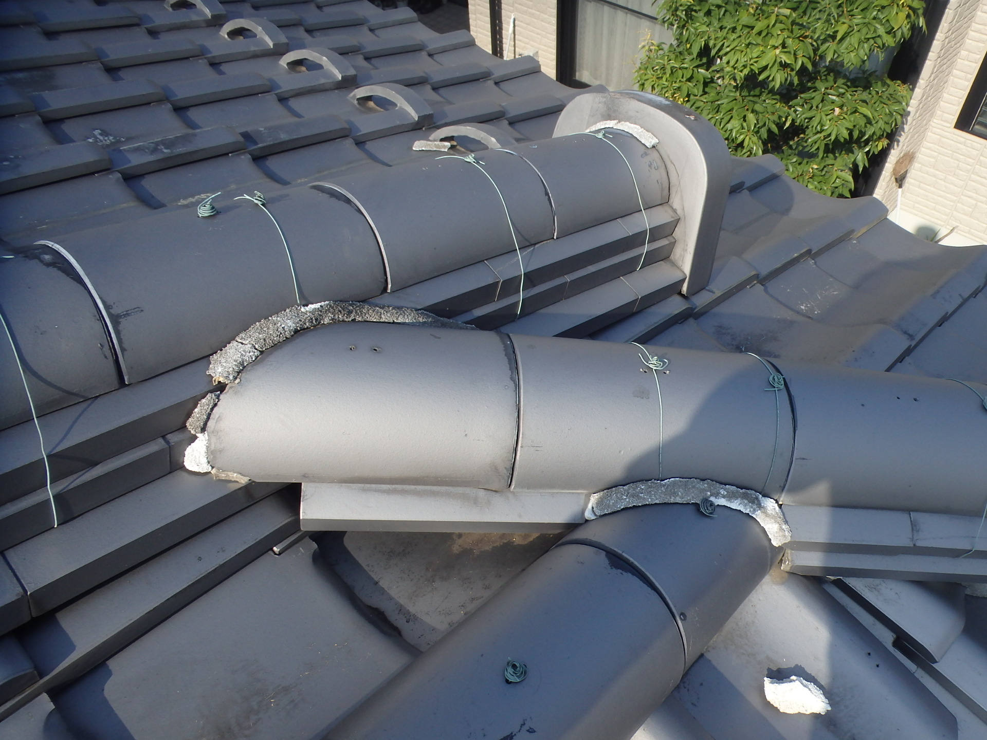 四日市市屋根瓦漆喰の剥がれ状況