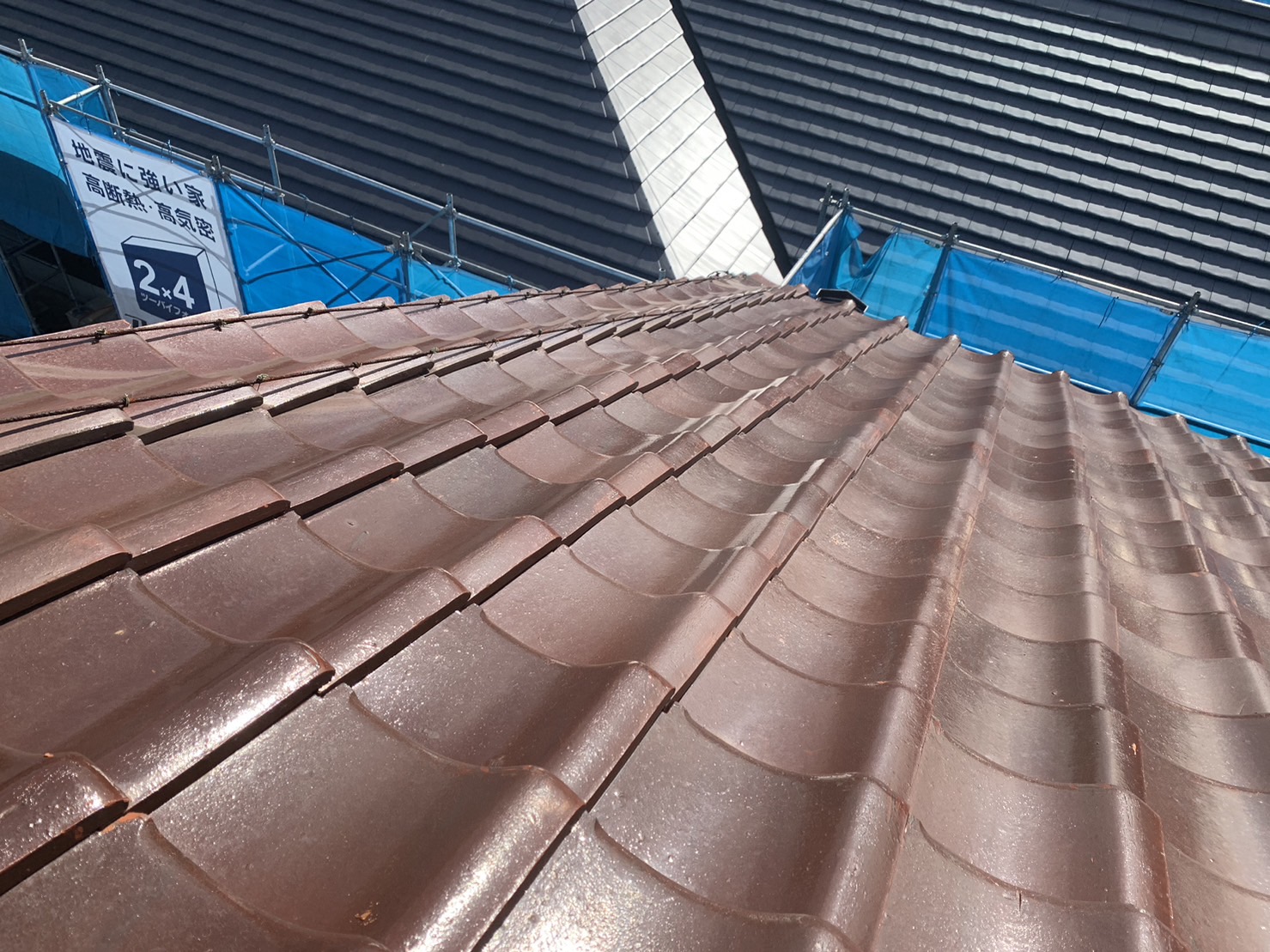 鈴鹿市のお宅、瓦屋根の無料点検急勾配な瓦屋根