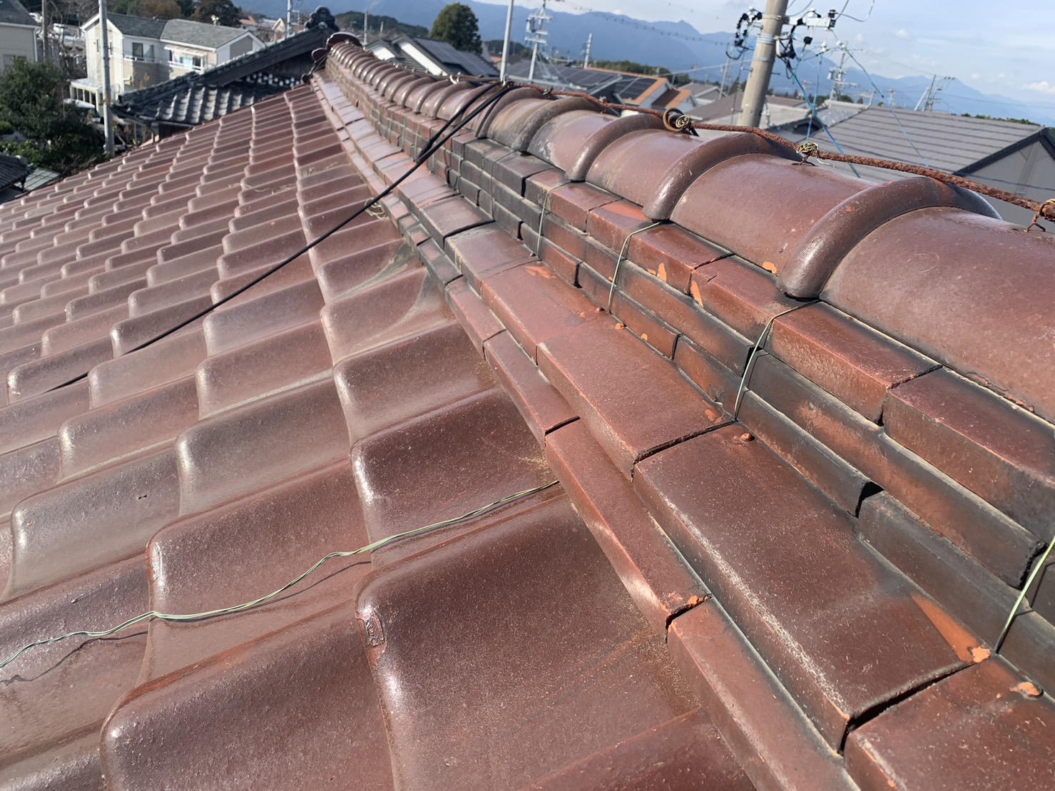 鈴鹿市のお宅、瓦屋根の無料点検棟の歪みズレの状況