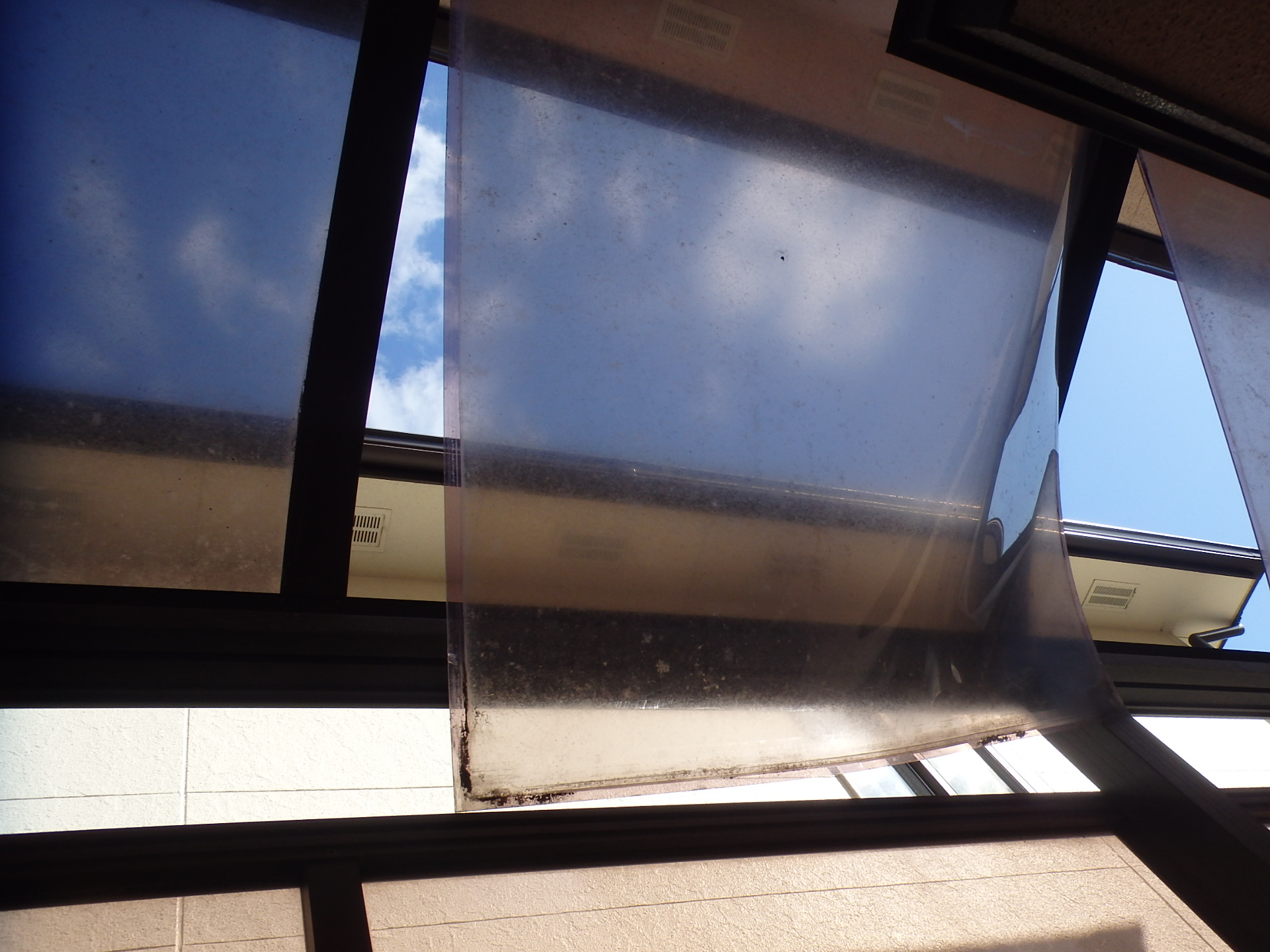 テラス屋根の破損１四日市市にて