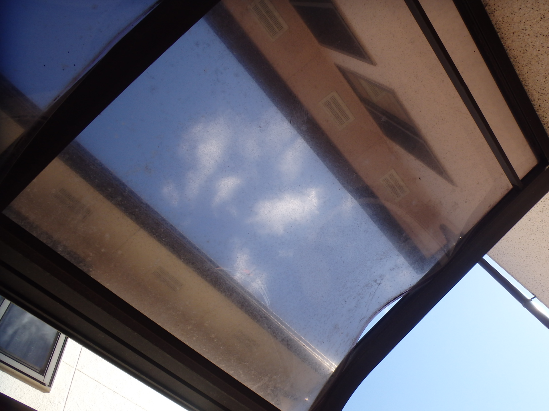 テラス屋根の破損4四日市市にて