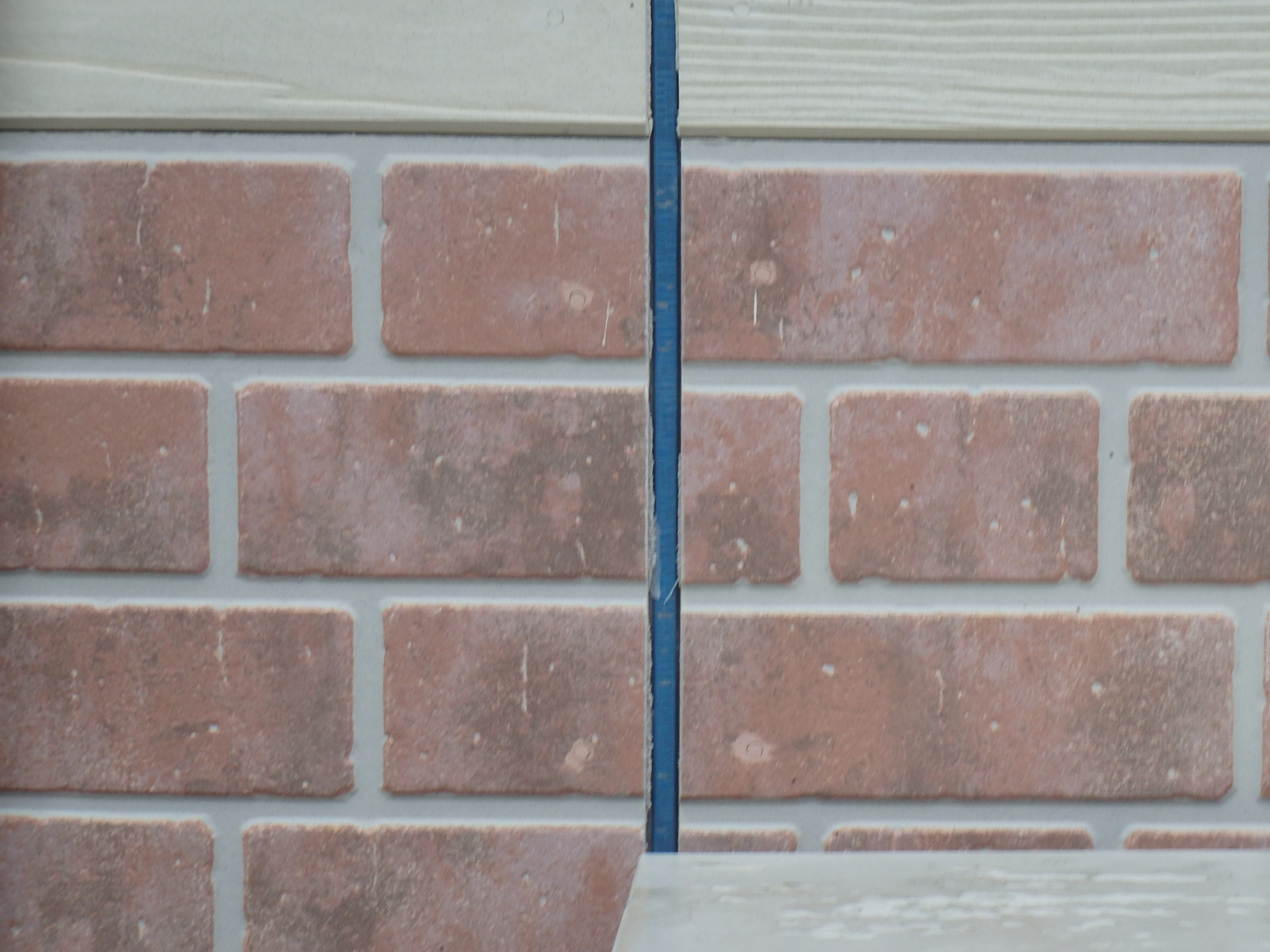 四日市市の外壁目地シーリング劣化状況