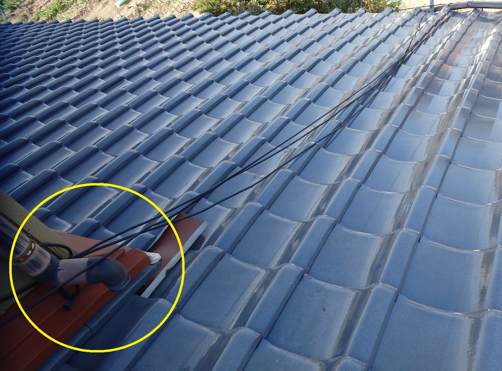 四日市市で雪により竪樋が壊れた家