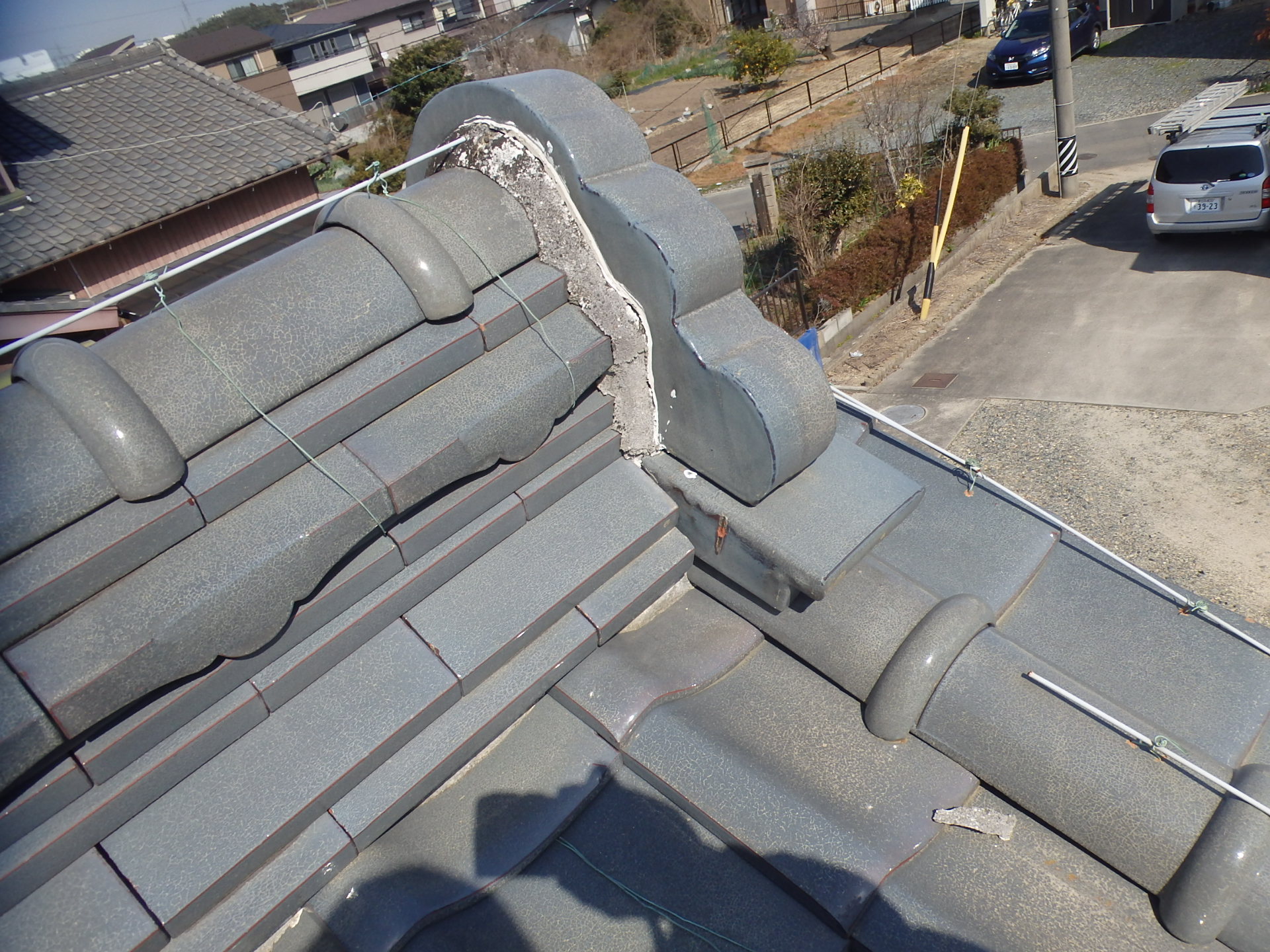 四日市市の下屋瓦屋根の鬼瓦漆喰劣化状況