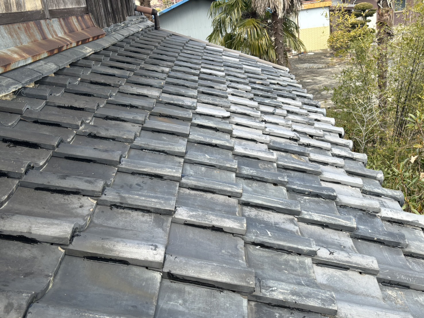 四日市市の瓦屋根、寿命を迎えた状態