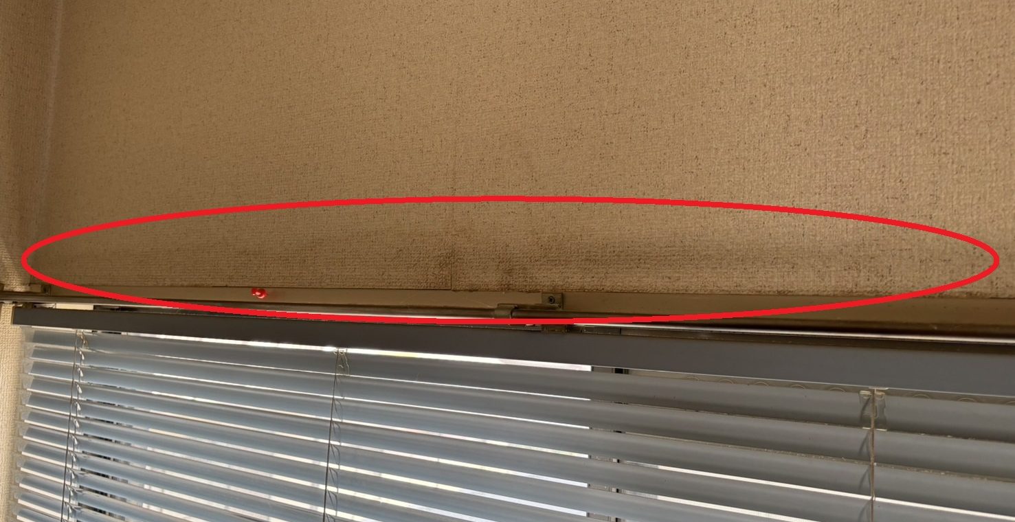 四日市市にて屋根瓦のしっくい劣化で室内の雨漏り状況