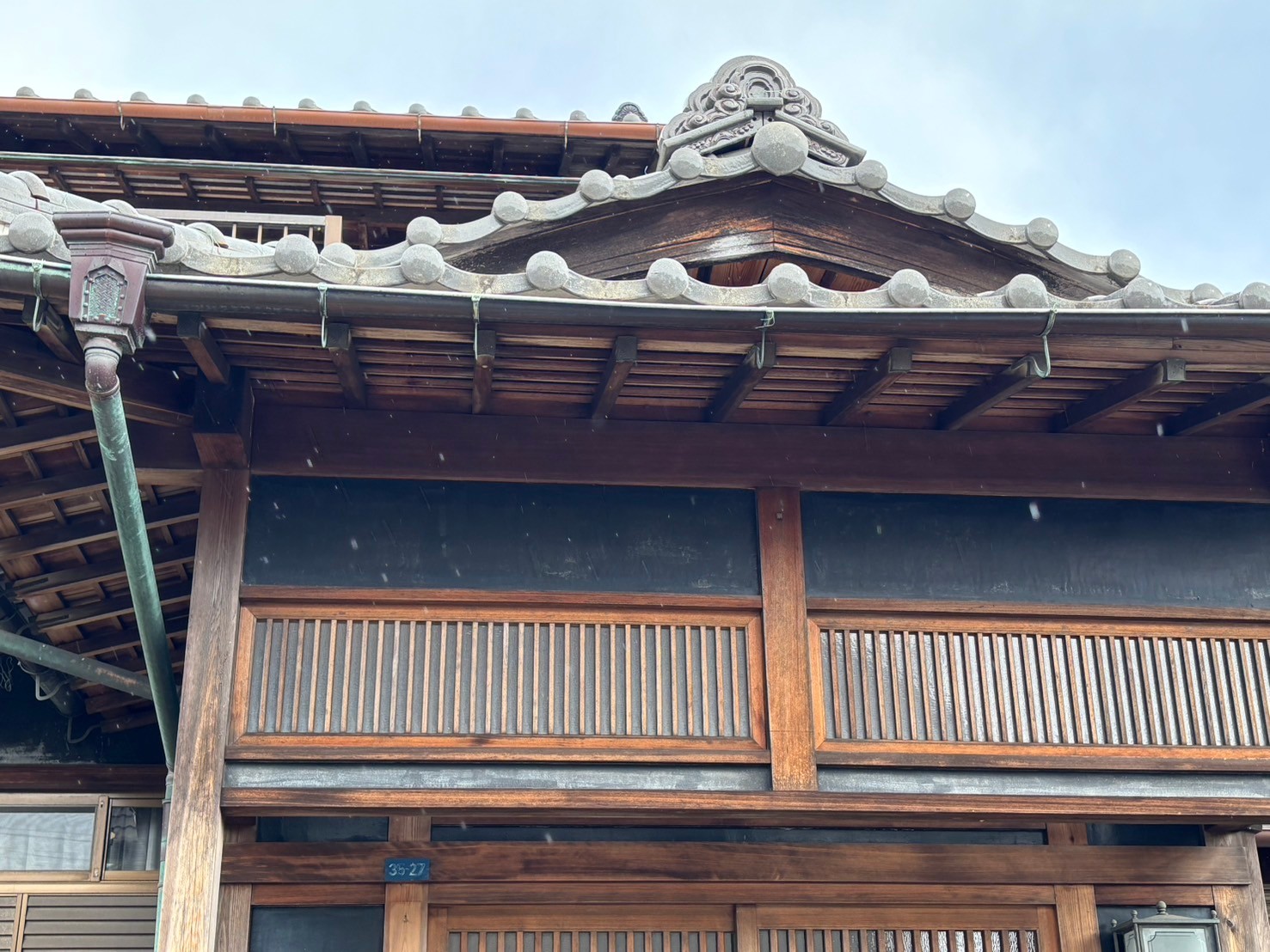 築50年以上の桑名市の和瓦屋根の全景