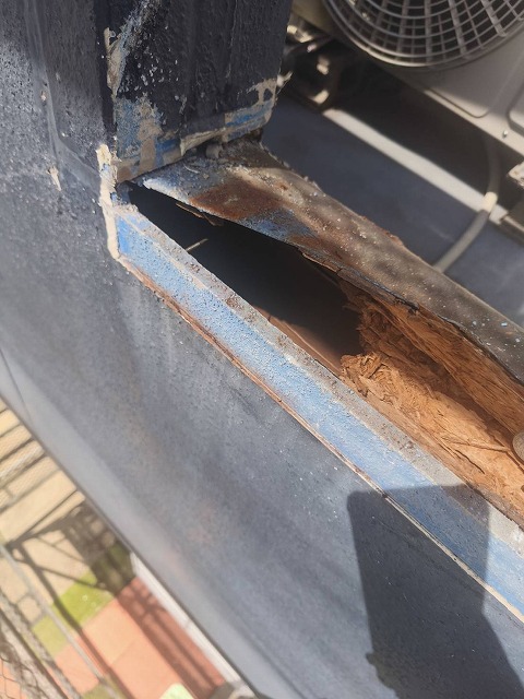 手摺解体時の様子