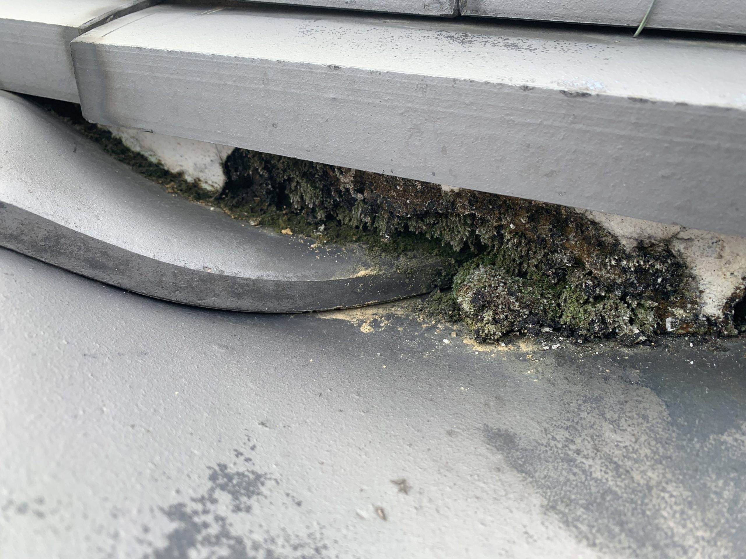 四日市市の剝がれた漆喰