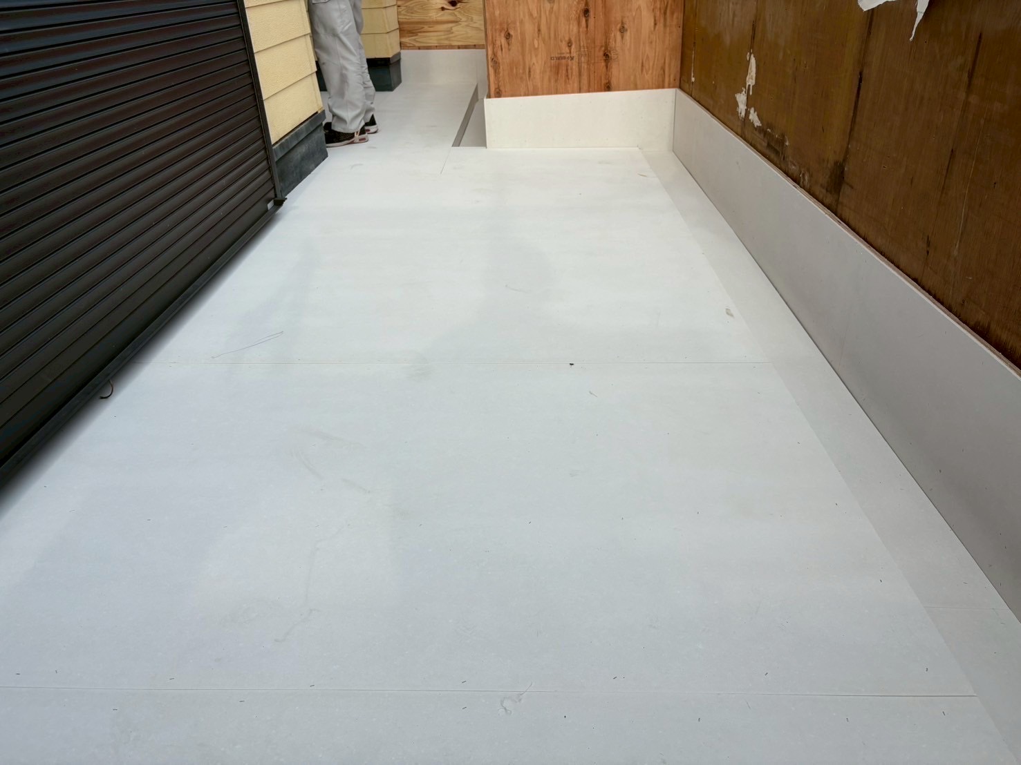 いなべ市雨漏りしたベランダ