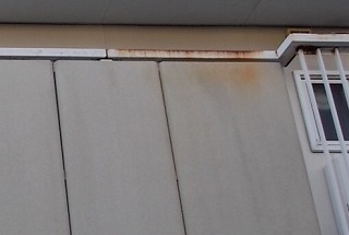 外壁汚れ　アパート　街の屋根やさん四日市店