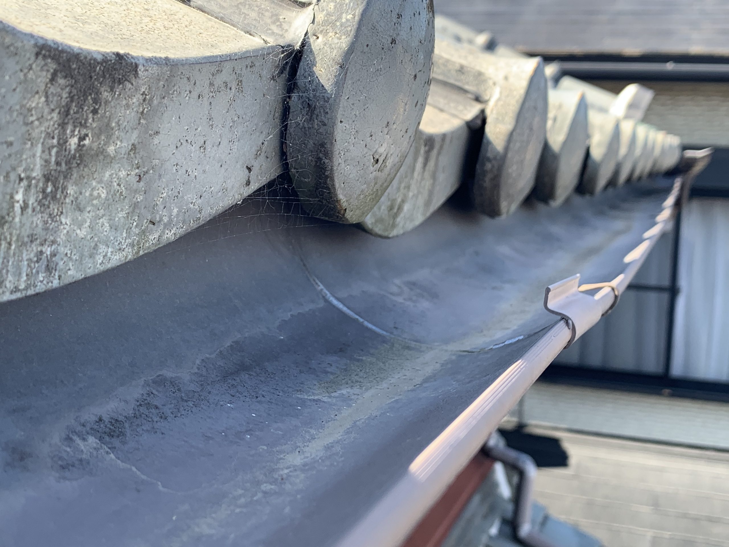 四日市市の雪により壊れた雨樋