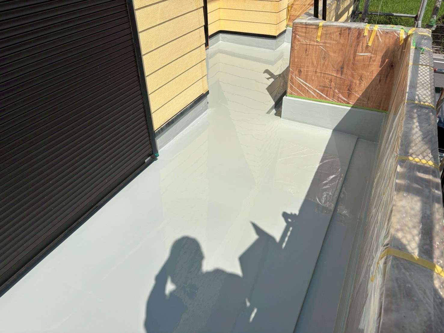 いなべ市雨漏りしたベランダ