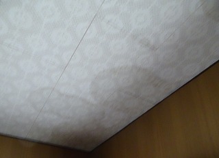 台風被害　雨染み　街の屋根やさん四日市店　津市