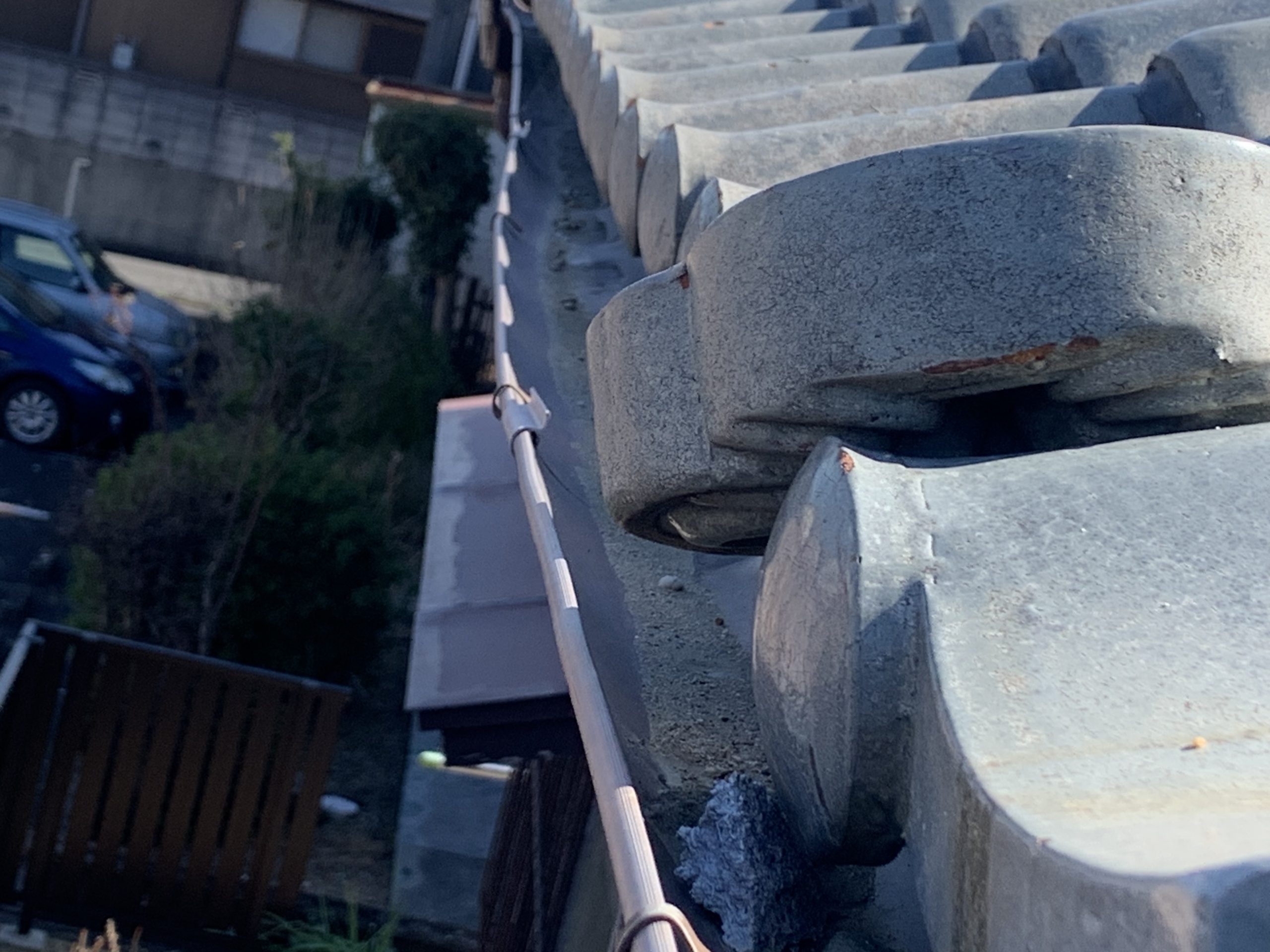 四日市市の雪による雨樋の変形